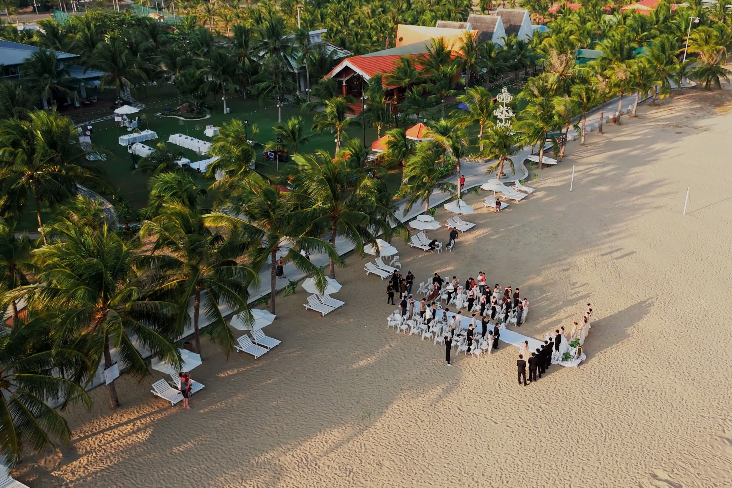 DIEU & THINH/Destination Wedding. Nhiếp ảnh gia đám cưới hàng đầu tại Thành Phố Hồ Chí Minh