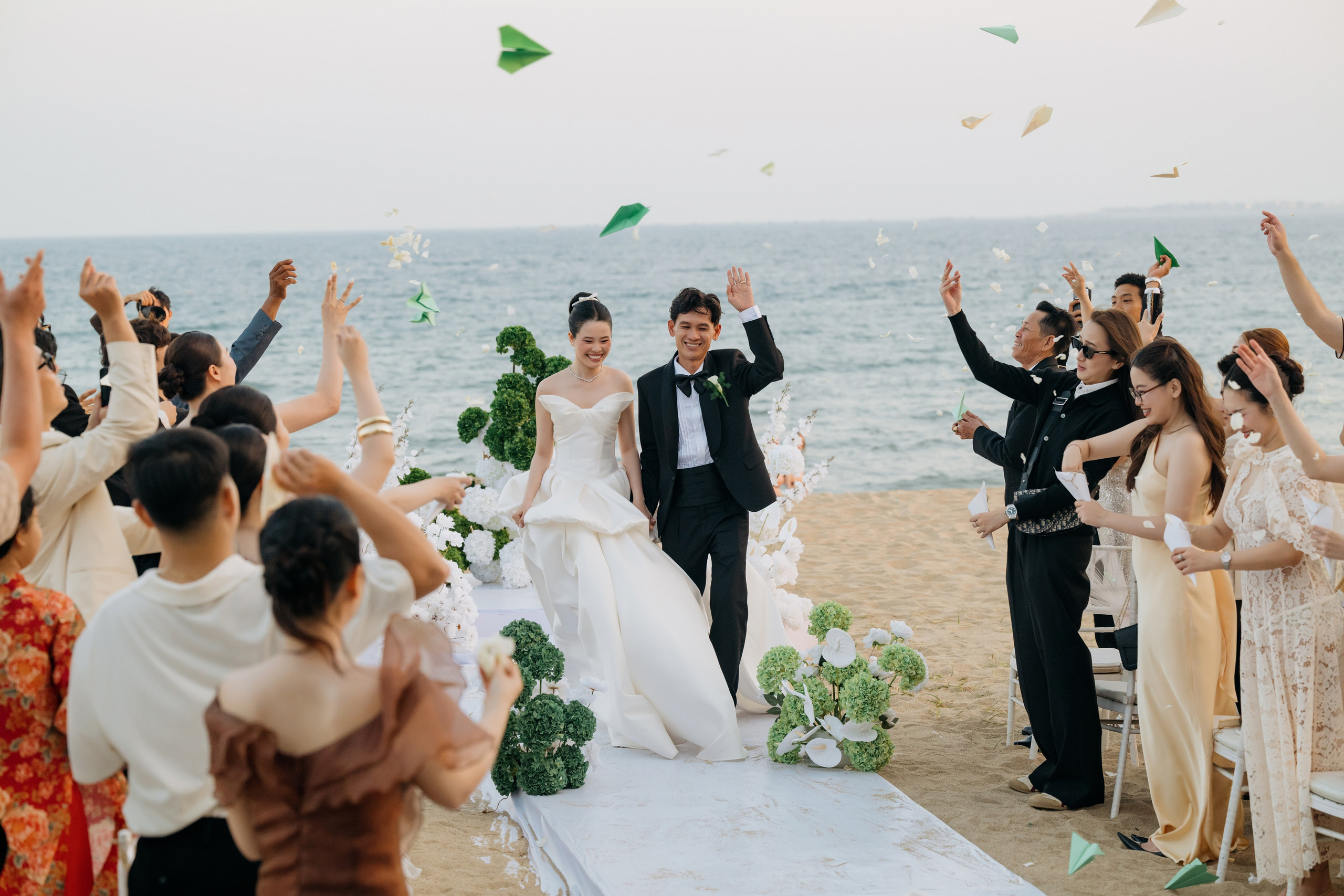 DIEU & THINH/Destination Wedding. Nhiếp ảnh gia đám cưới hàng đầu tại Thành Phố Hồ Chí Minh