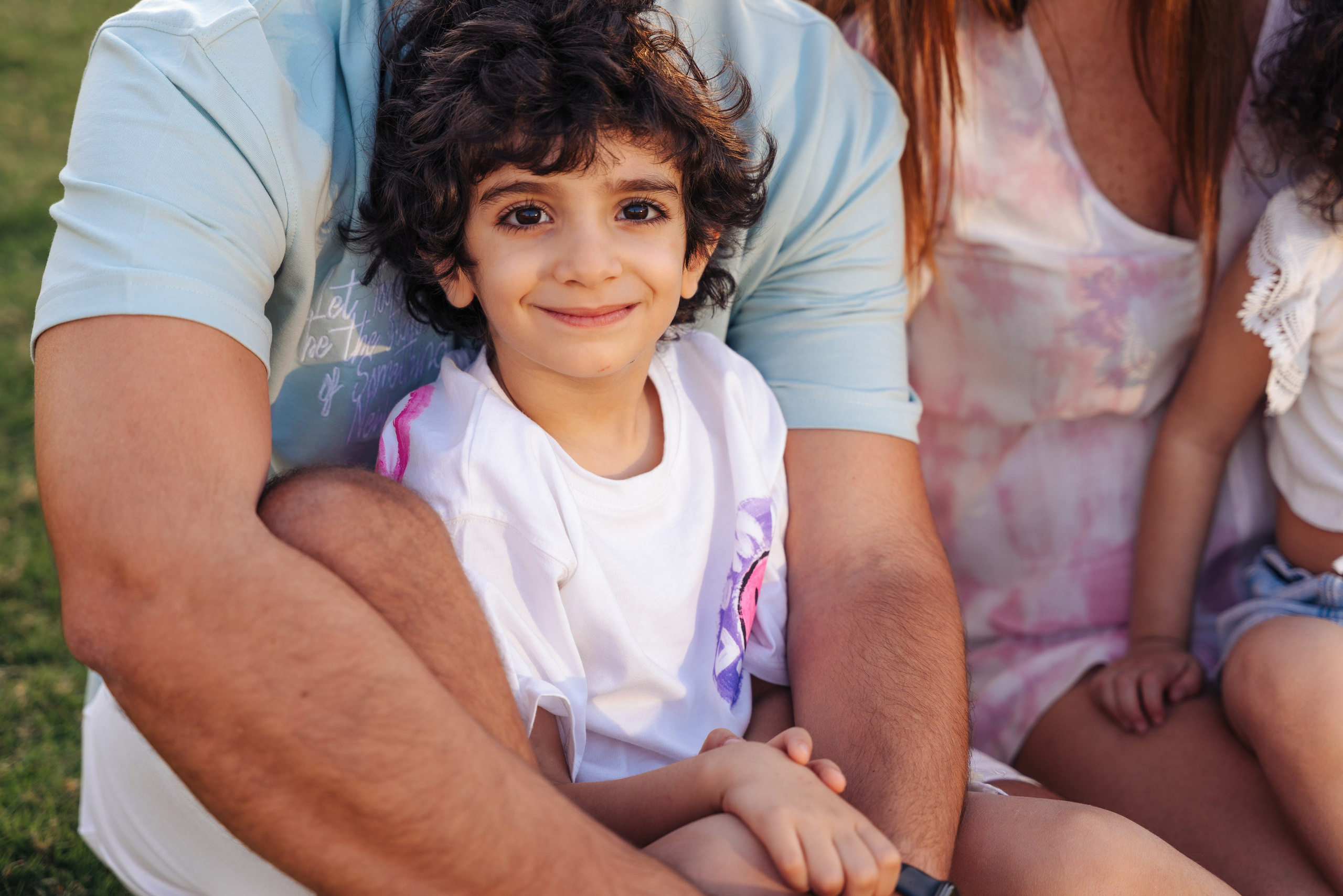 Family fun and play in the park. Angela Iakovleva — Family Photographer in Dubai