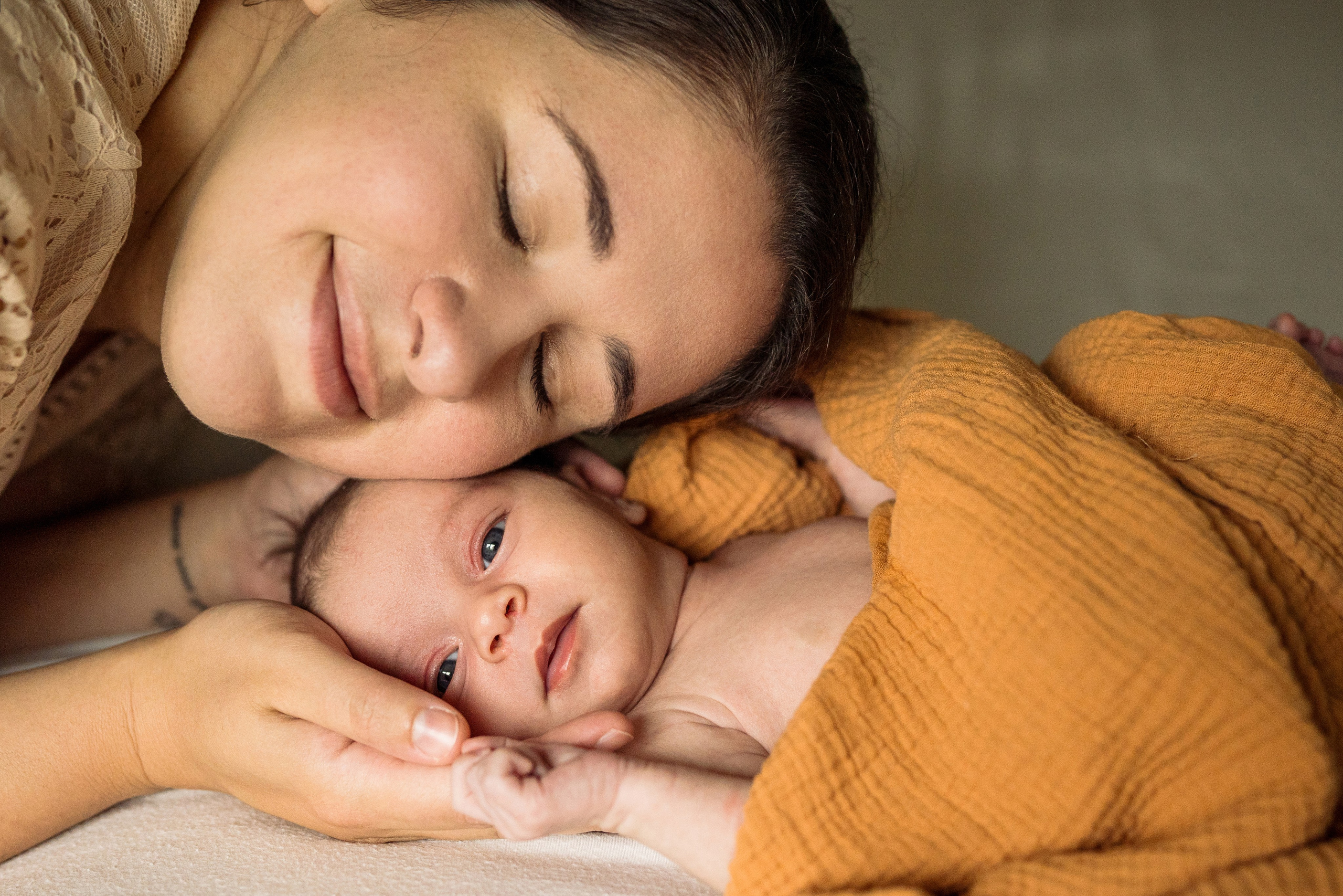 Minimalist Newborn Photography – Timeless & Elegant. Alisa Tant — Family and newborn photographer Bucks County, Montgomery county, Philadelphia, NJ