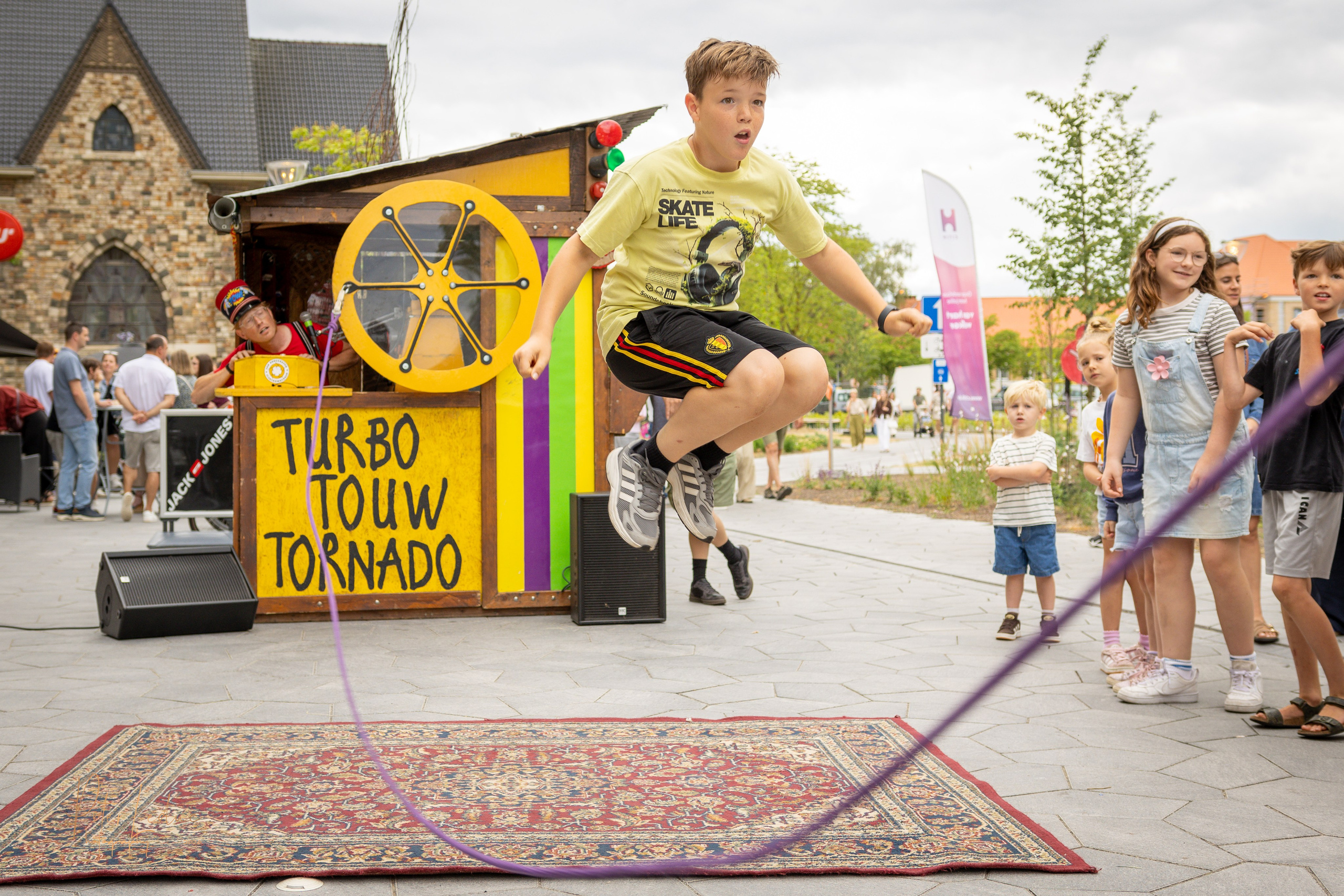 Lachfestival Houthalen-Helchteren. Peter Leduc is een passionele hobbyfotograaf uit België, gespecialiseerd in creatieve fotografie, visuele verhalen en unieke fotoprojecten