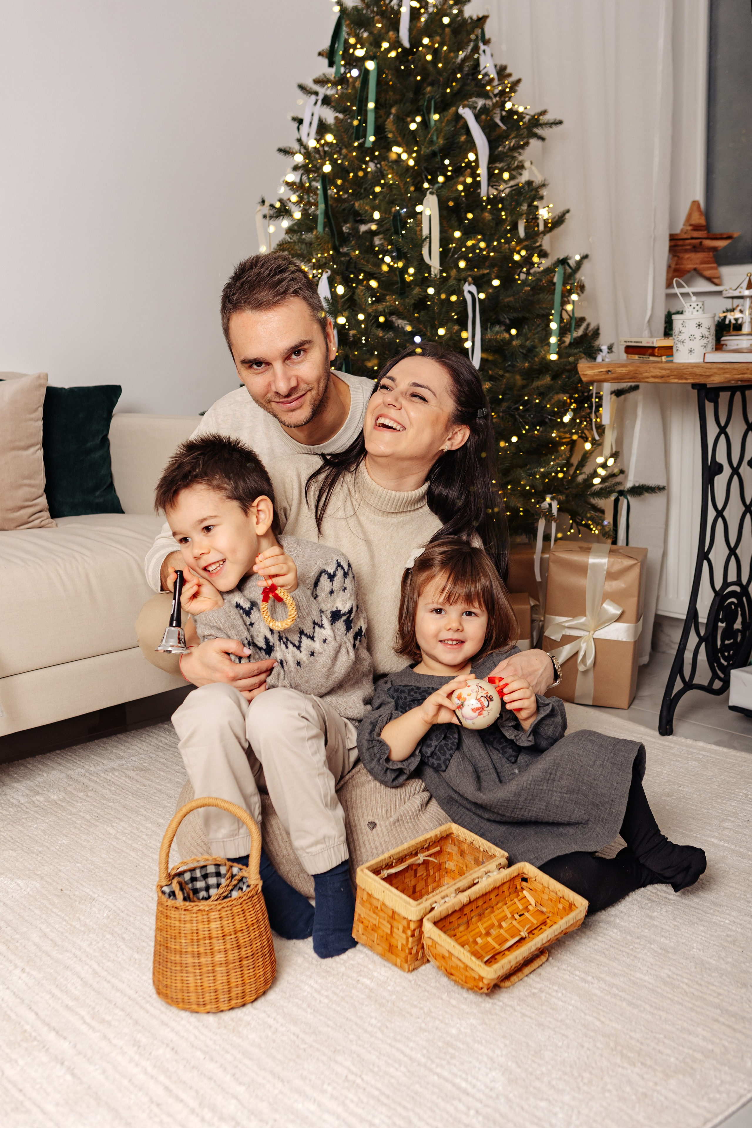 Familia Codreanu. Cristina Andronache fotograf Brașov fotograf de familie fotograf de nunta Brașov