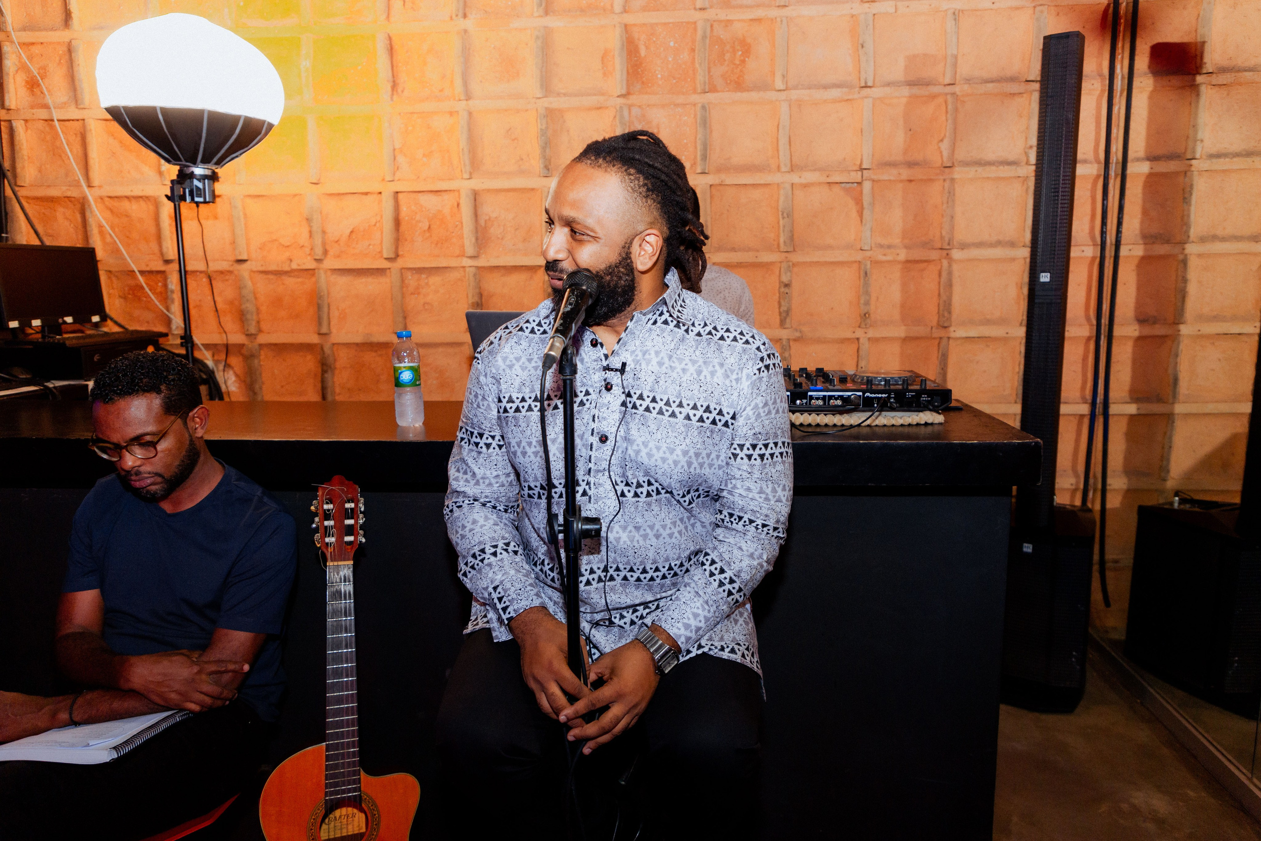 Lançamento do livro — MV