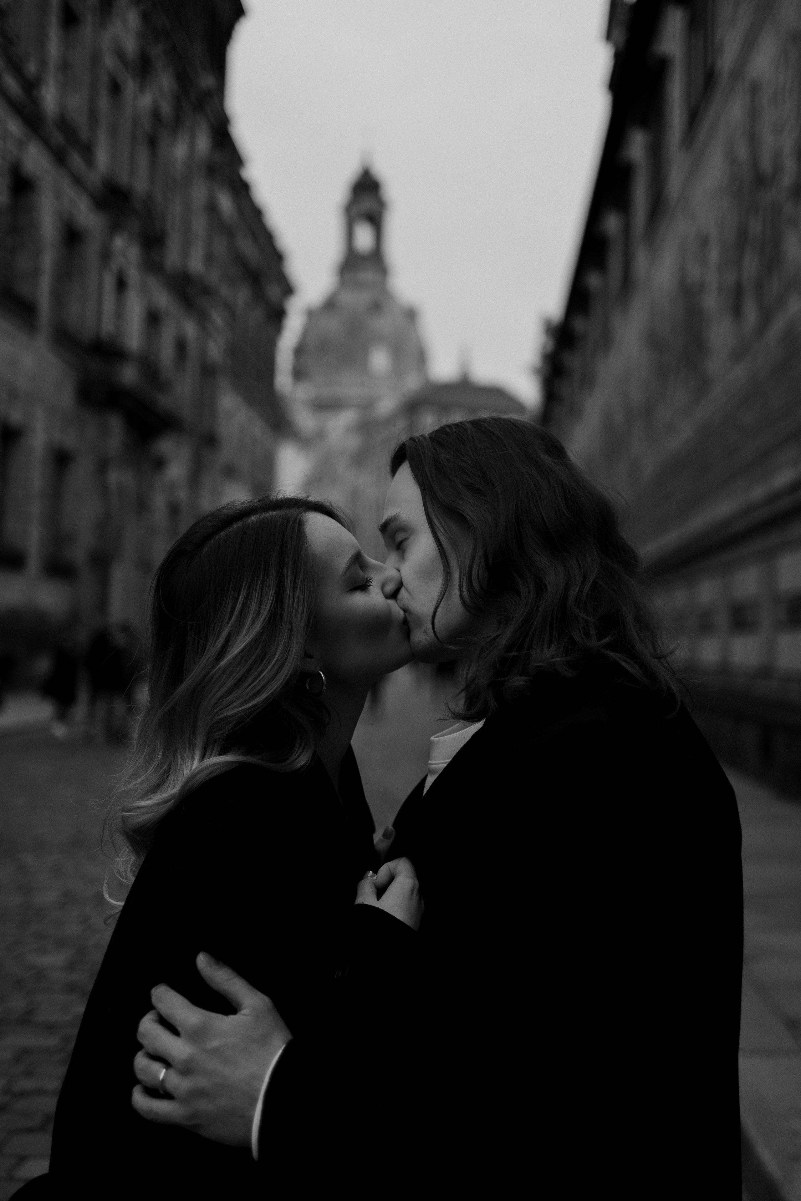Black&White Love Story in Dresden. Emotional&Cinematic Couple Photography by Kristina Kozheltsova. Kristina Kozheltsova- Soulful Portrait&Lifestyle&Love Story Photographer in Leipzig, Germany