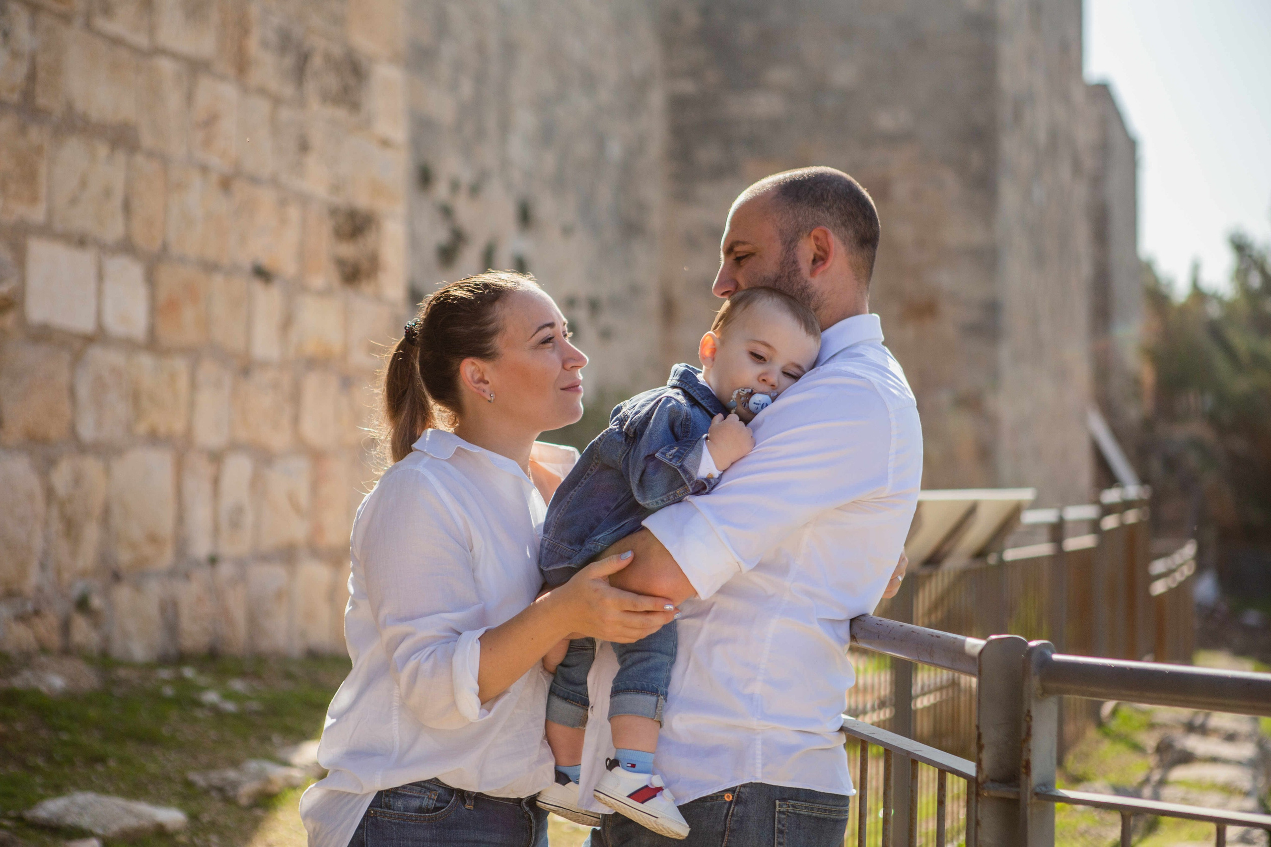 AT THE WALLS OF THE OLD CITY. PHOTOGRAPHER IN ISRAEL