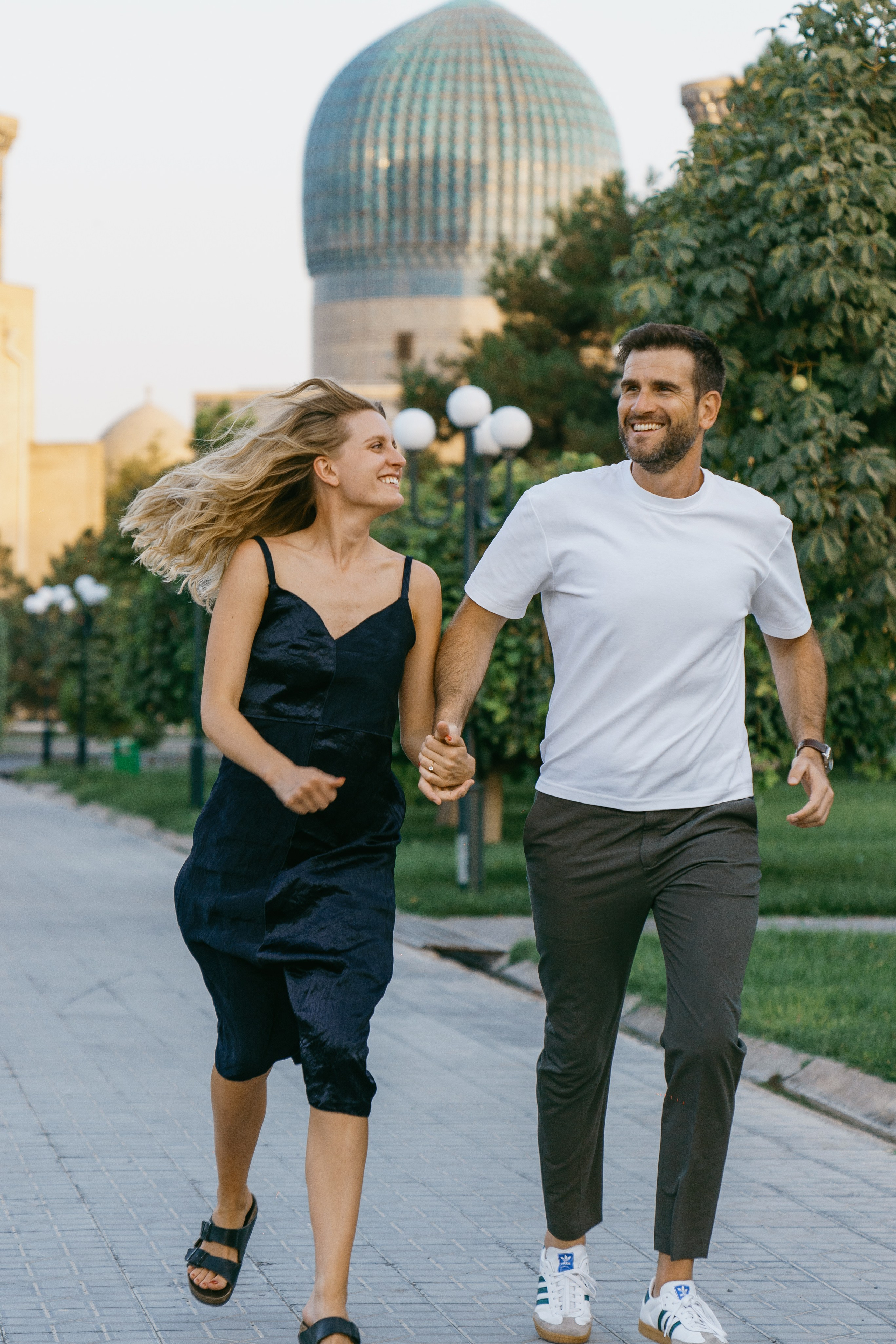 Love Story photoshoot in Samarkand with the backdrop of Gur-Emir. Photographer in Uzbekistan and Samarkand Djasur Marupov