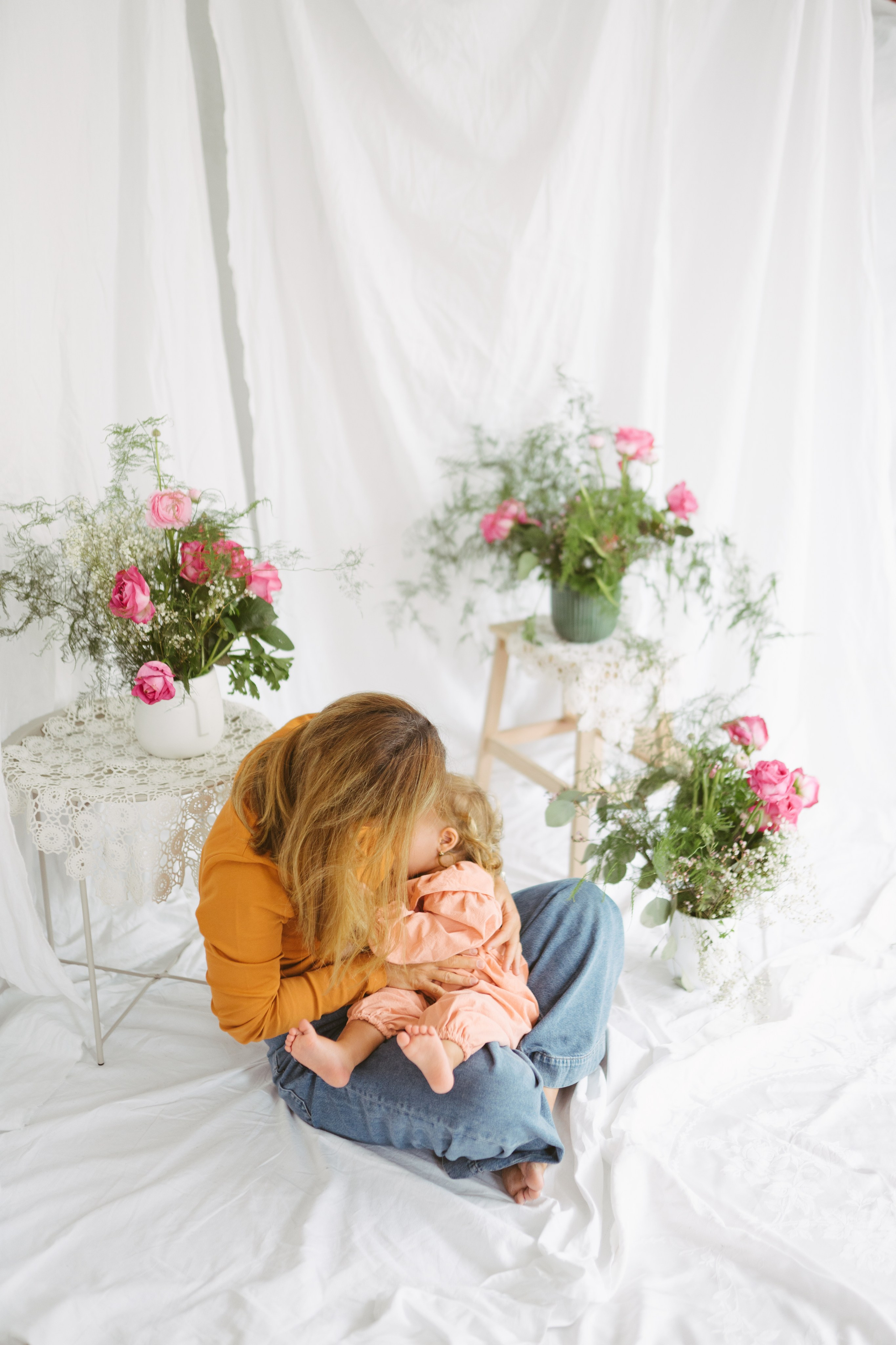 Ședințe Foto Primăvara Colorată Brașov | Mădălina Beda. Madalina Beda- Artist vizual, fotograf, doula la nastere, consultant babywearing Brasov si in toata tara