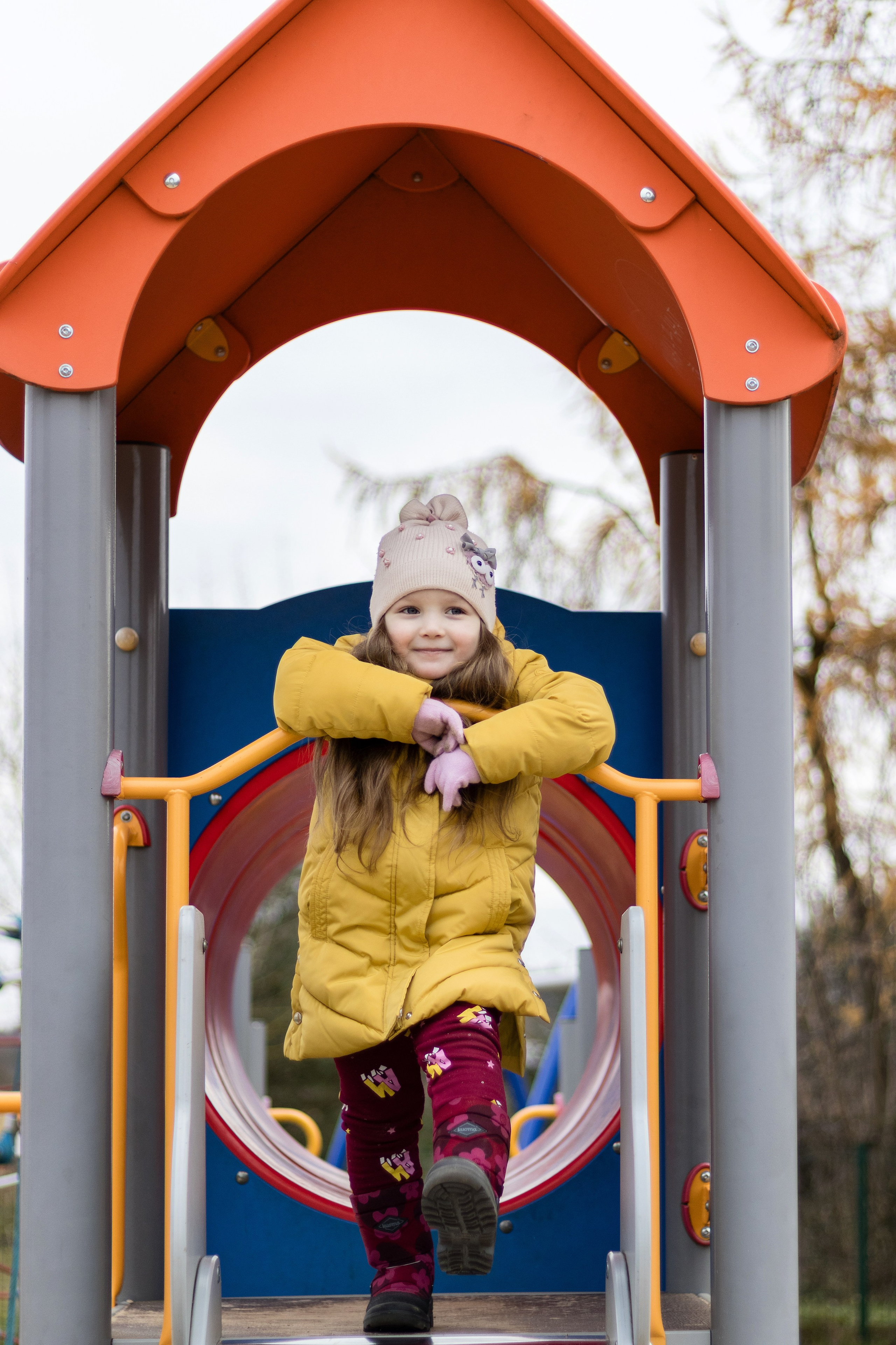Детская фотосессия на площадке. Фотограф Даугавпилс