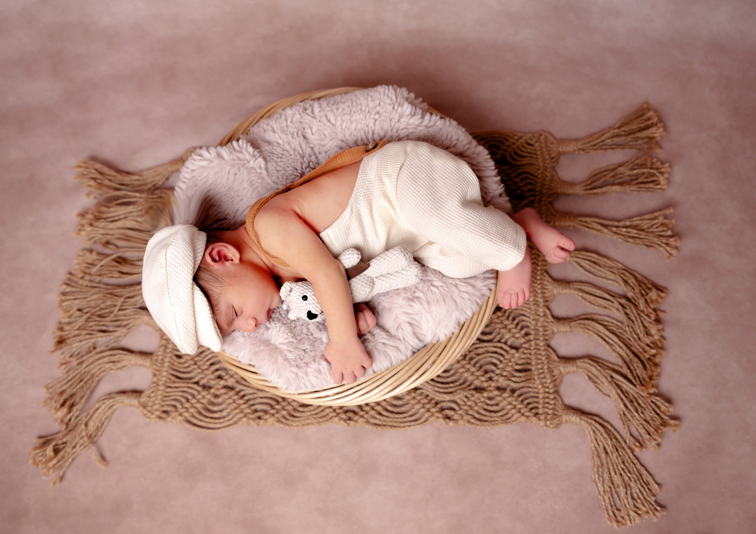 Newborn Photoshoot. Professional Photograher, Antwerpen/Belgium