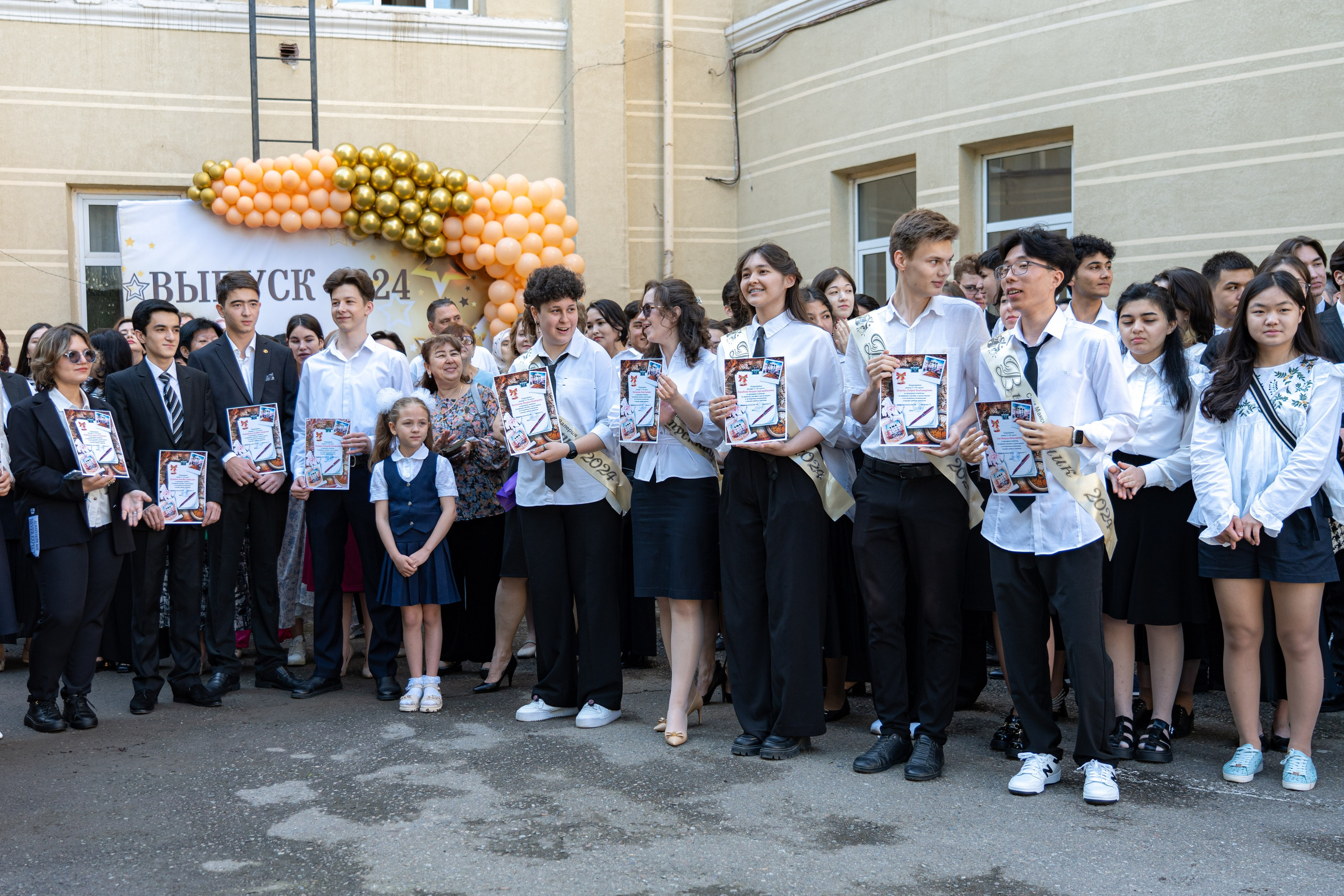 «Последний звонок» в школах Ташкента. Георгий Намазов | Фотограф в Ташкенте
