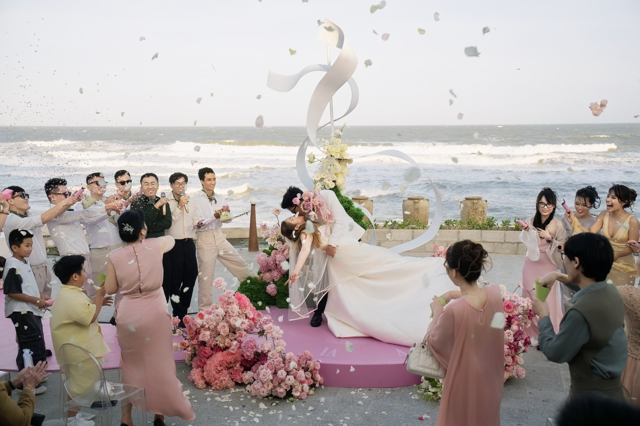 L & V. TheLoveMuseum