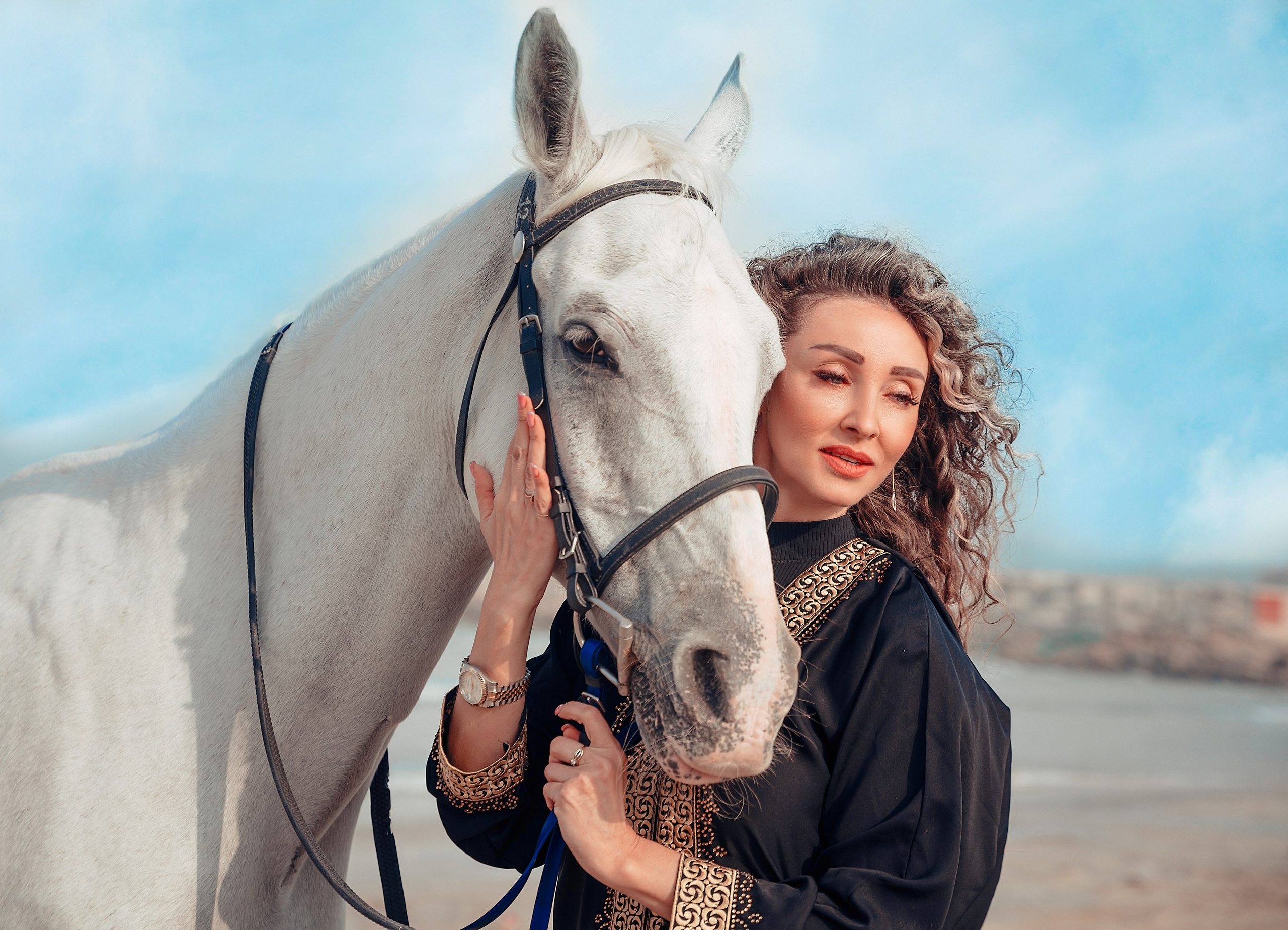 With horses and camels. Photographer in Dubai | Dmitriy Gromov — Photoshoots, Events & Luxury Photography