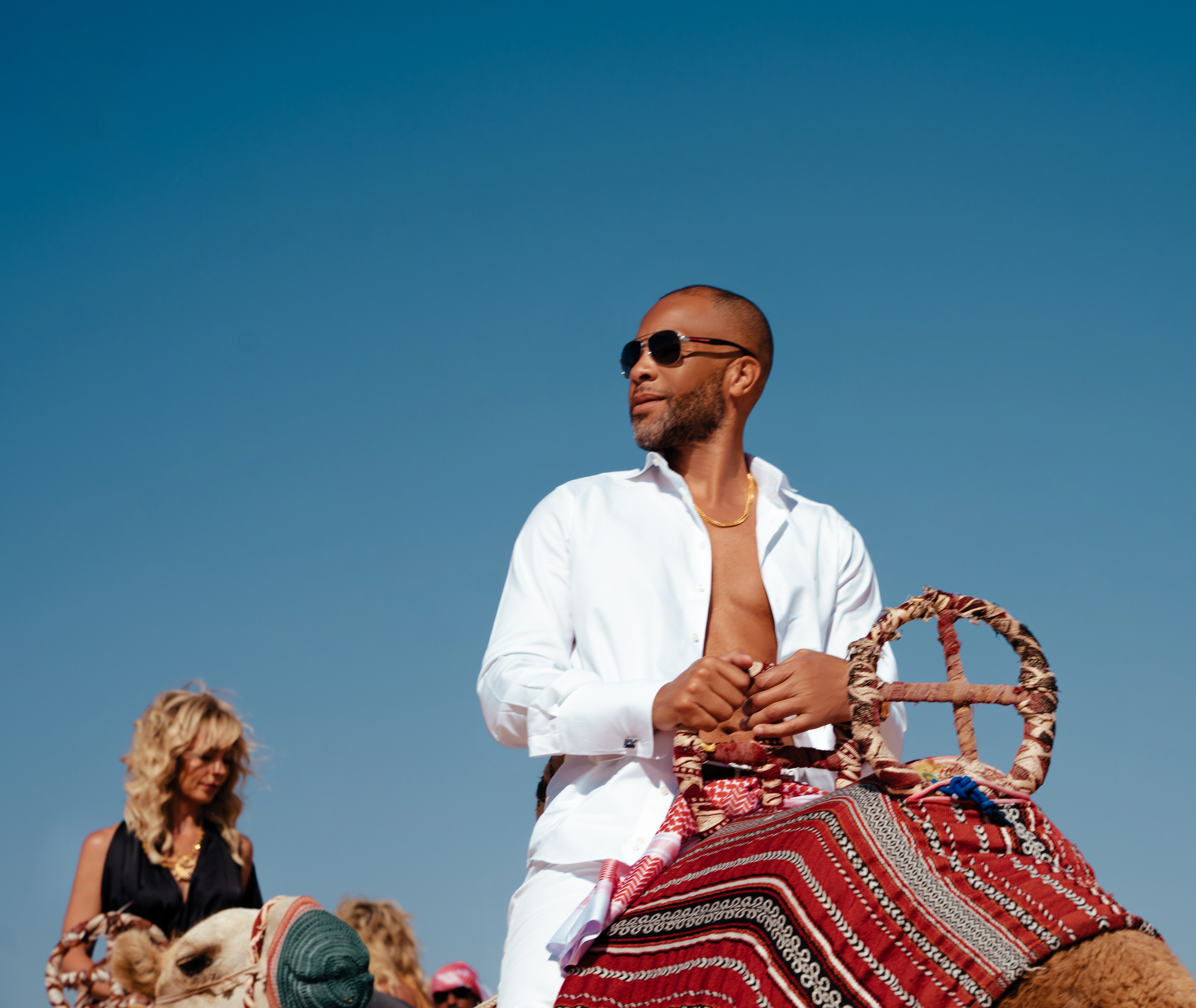 With horses and camels. Photographer in Dubai | Dmitriy Gromov — Photoshoots, Events & Luxury Photography