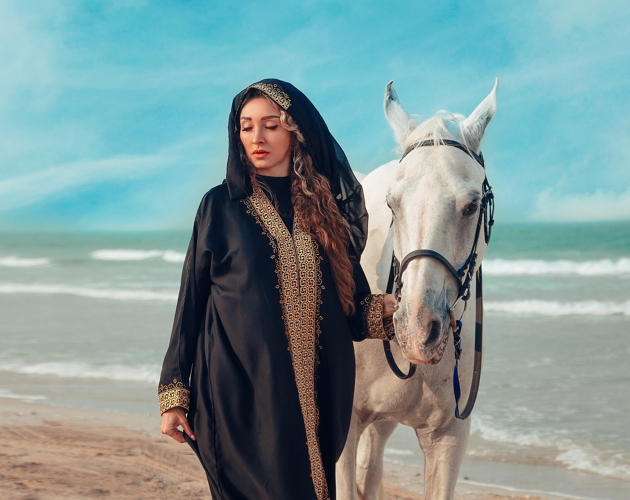 With horses and camels. Photographer in Dubai | Dmitriy Gromov — Photoshoots, Events & Luxury Photography