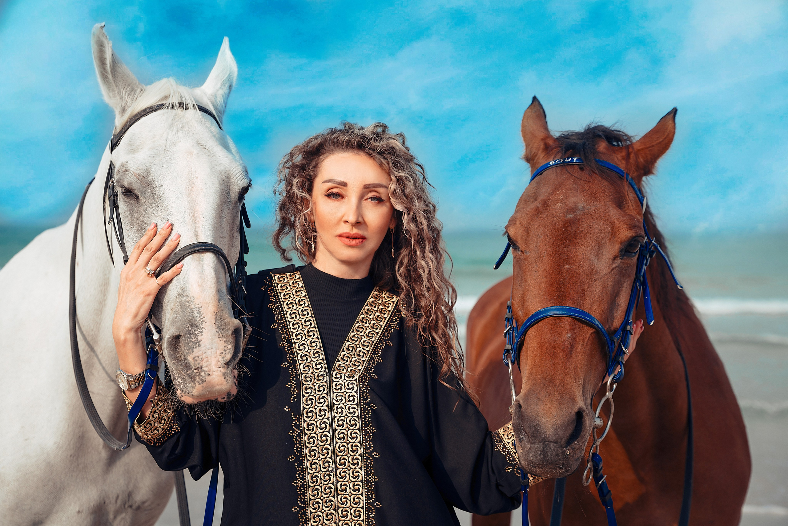 With horses and camels. Photographer in Dubai | Dmitriy Gromov — Photoshoots, Events & Luxury Photography