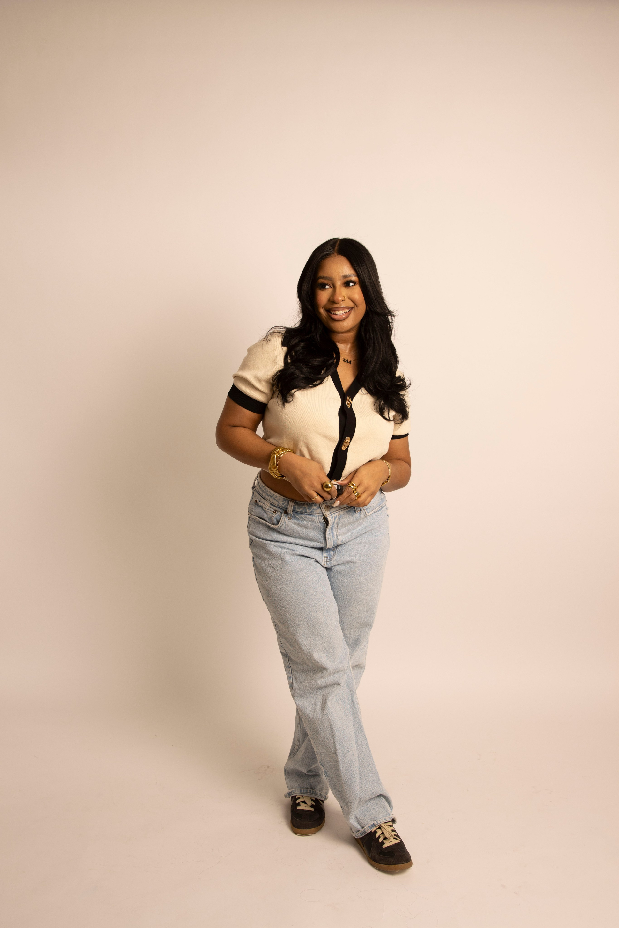 SHOOT IT YOURSELF — SELF PORTRAIT STUDIO IN CHICAGO