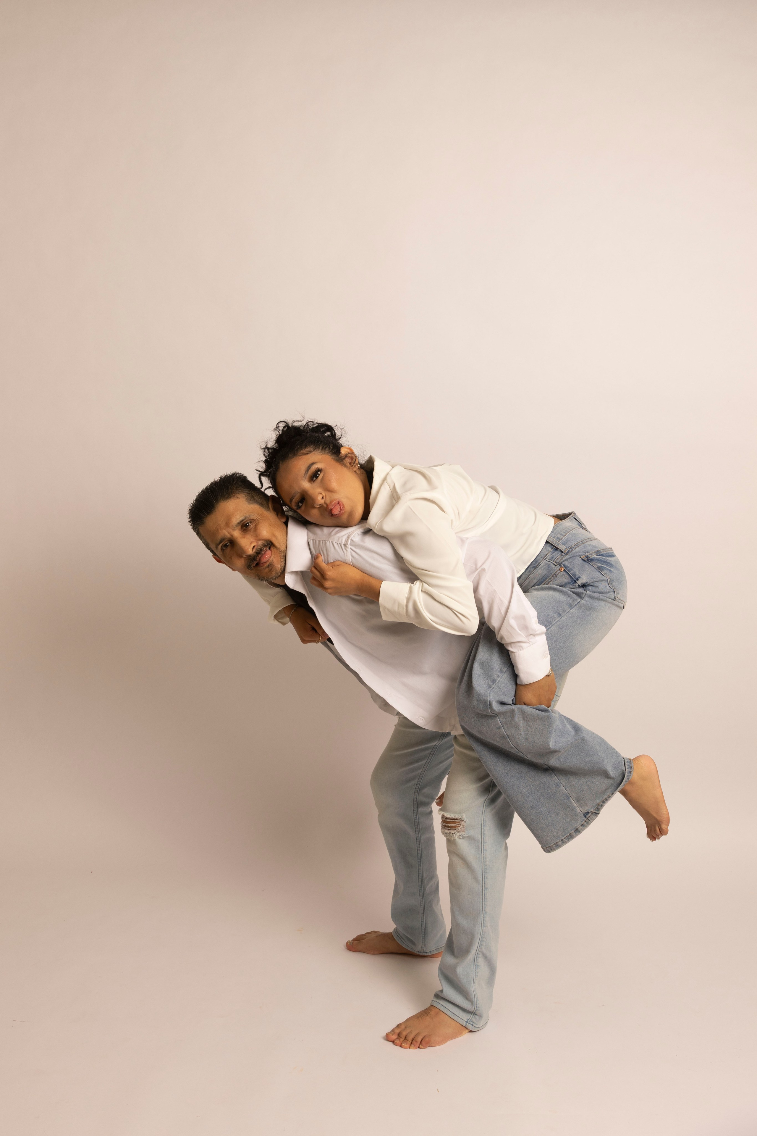 SHOOT IT YOURSELF — SELF PORTRAIT STUDIO IN CHICAGO