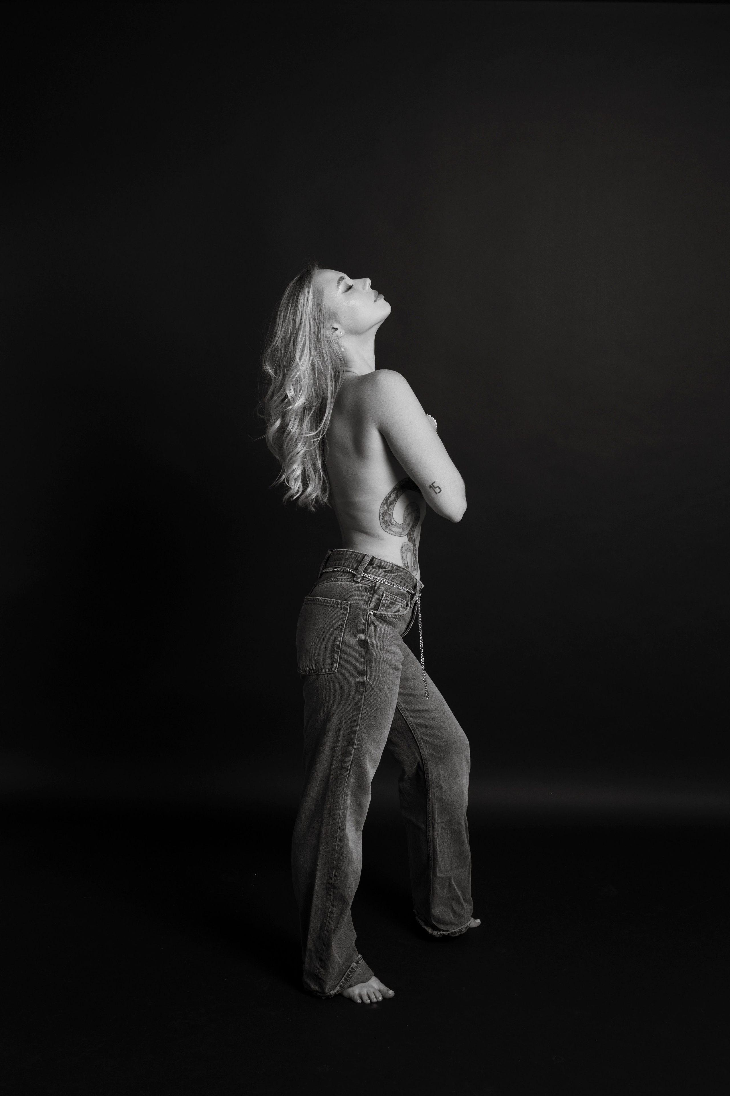 SHOOT IT YOURSELF — SELF PORTRAIT STUDIO IN CHICAGO