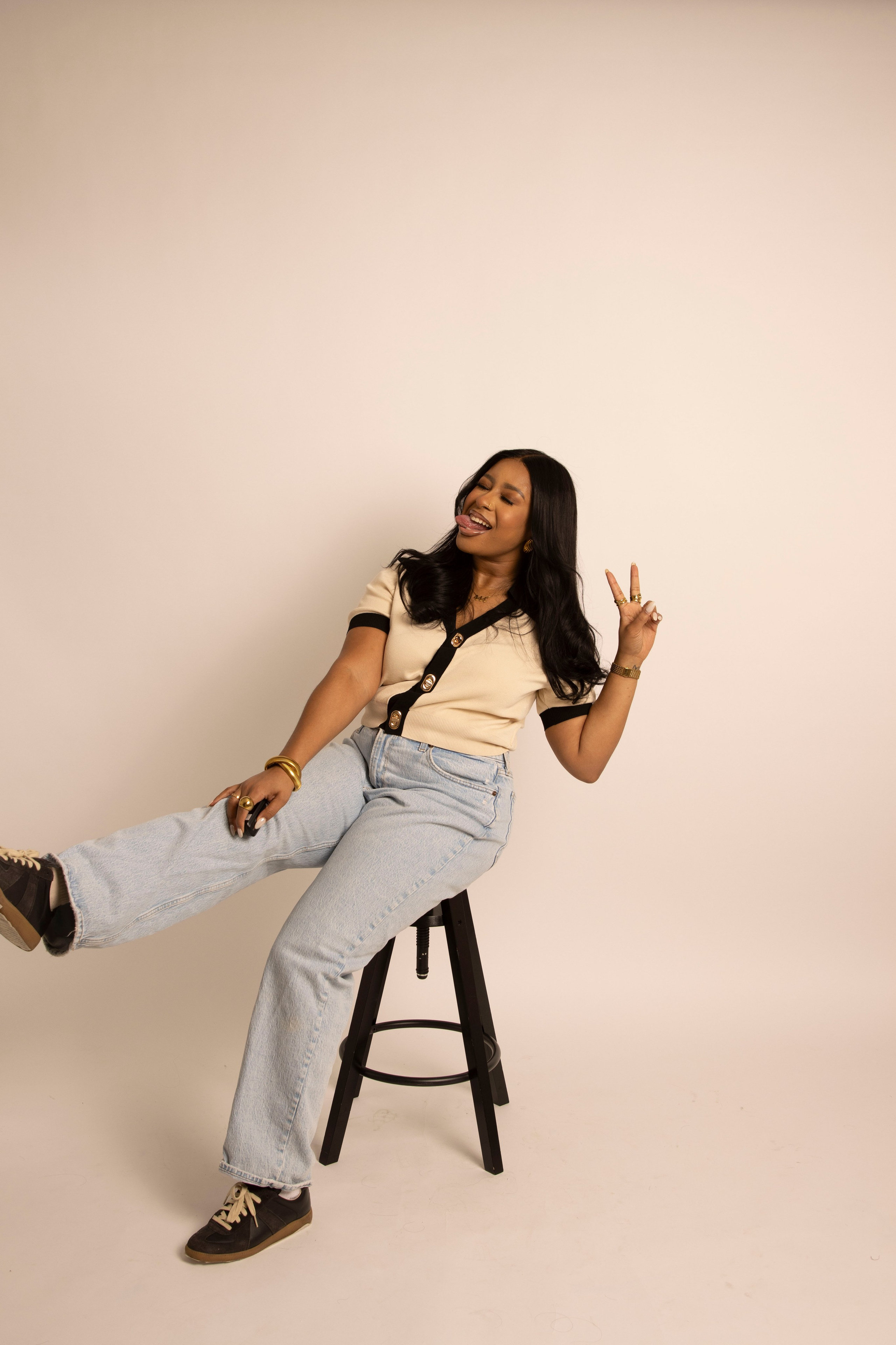 SHOOT IT YOURSELF — SELF PORTRAIT STUDIO IN CHICAGO