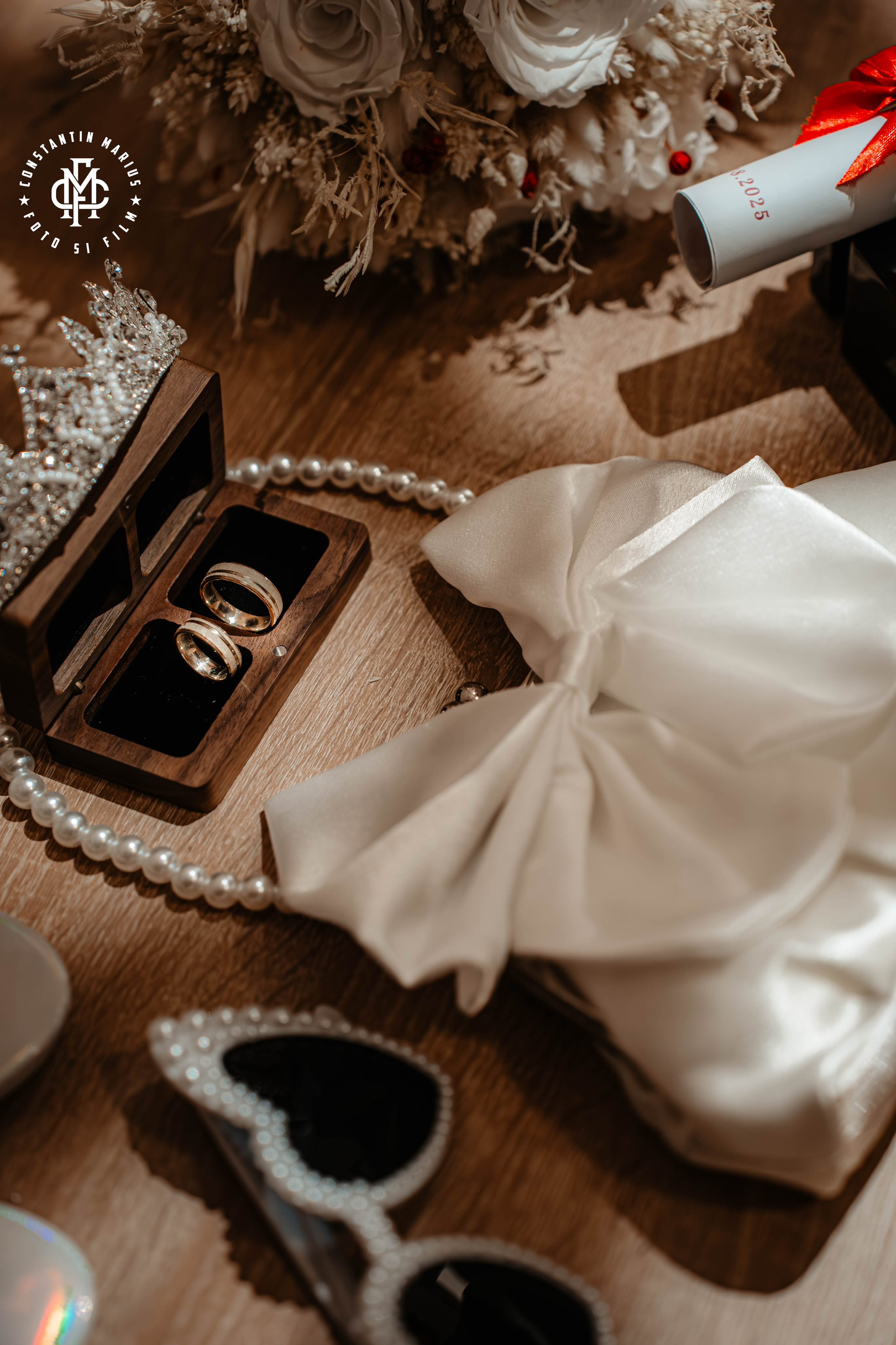 WEDDING PHOTOGRAPHY. DESPRE NOI