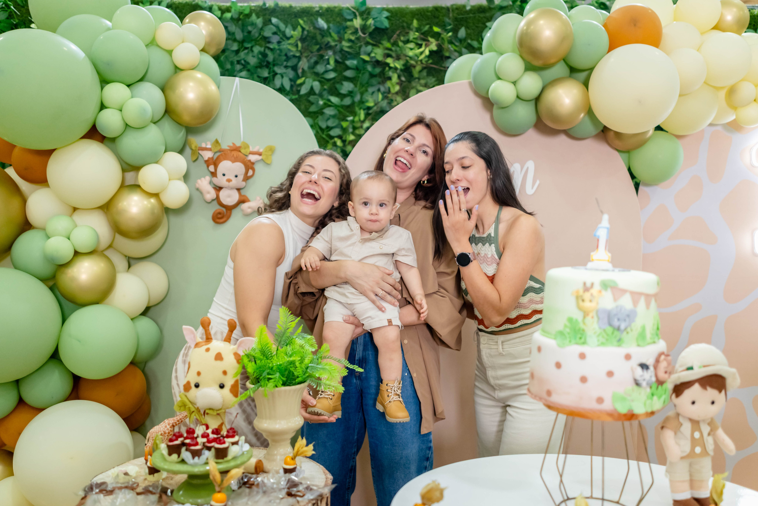 Dom 1 aninho. Wedding photographer Ana Koshi