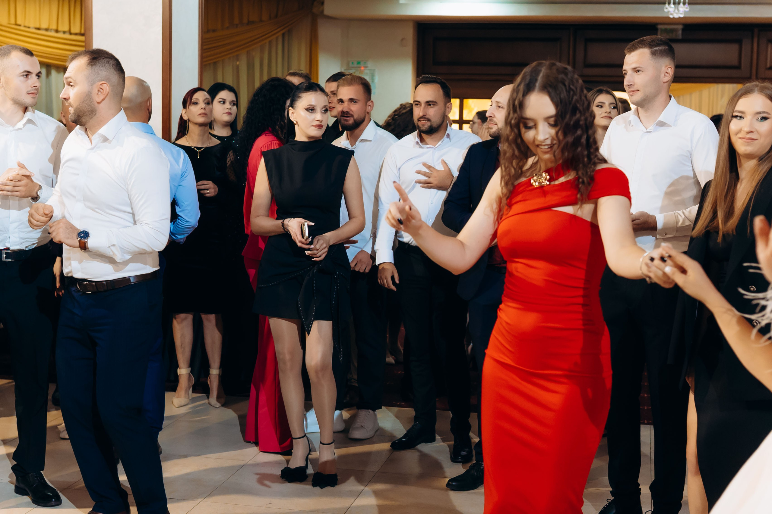 Loredana & Emilian – Ziua Nunții | Videografie - fotografie Botez Suceava, Iași, Botoșani. Servicii foto-video profesionale, pentru momente de neuitat