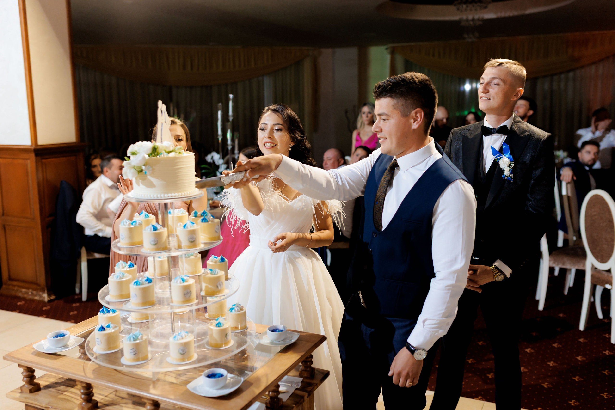 Loredana & Emilian – Ziua Nunții | Videografie - fotografie Botez Suceava, Iași, Botoșani. Servicii foto-video profesionale, pentru momente de neuitat