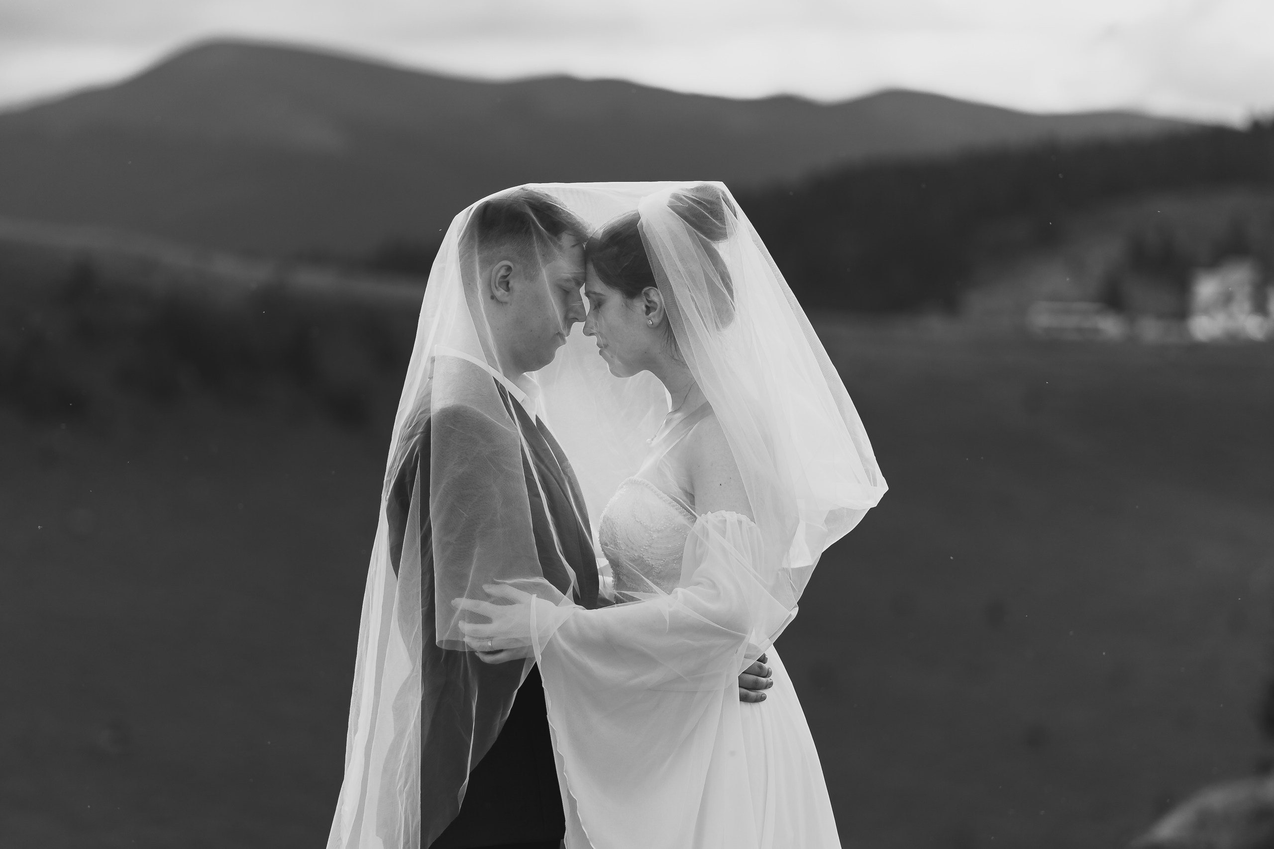 Trash the dress — Lorena&Adi  - Mihai Popa. Mihai Popa |Wedding Photographer | Worldwide | Bucharest