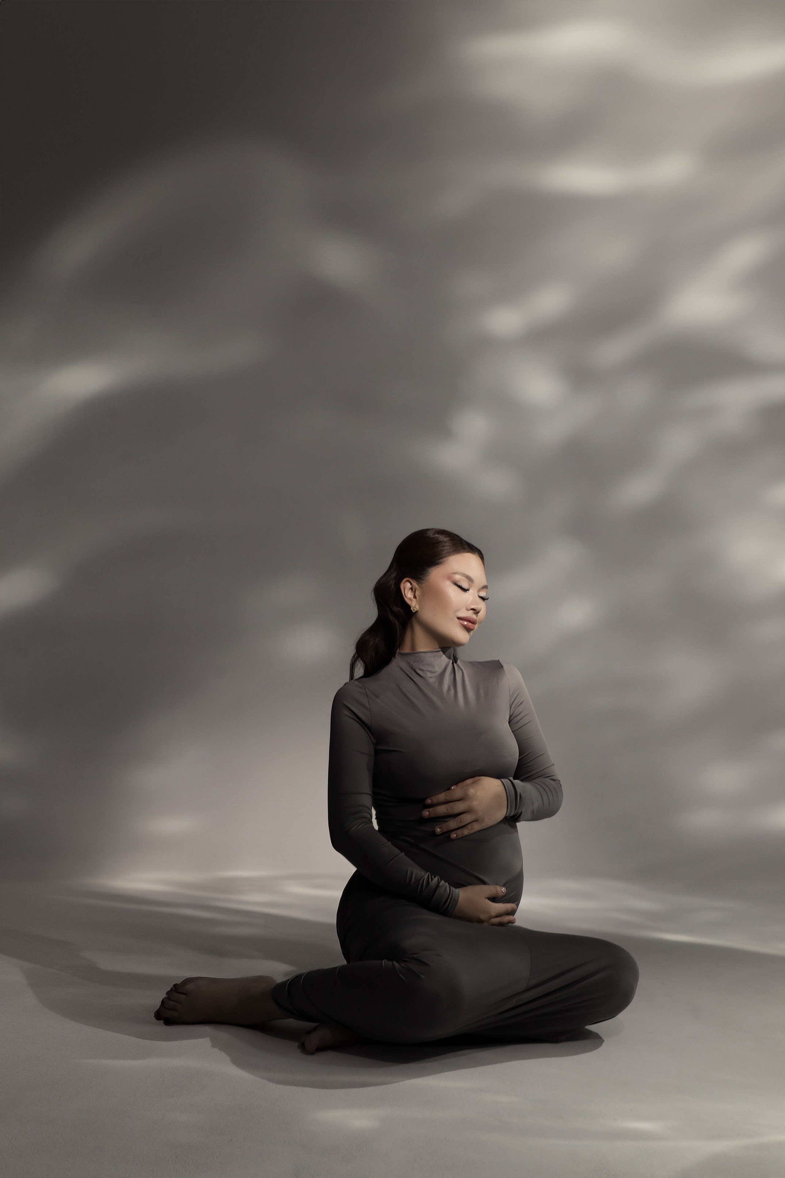 утонченное платье в дорогом сером цвете,подойдет на размеры S\M\L. Так же подойдет для покрытых, платье без вырезов