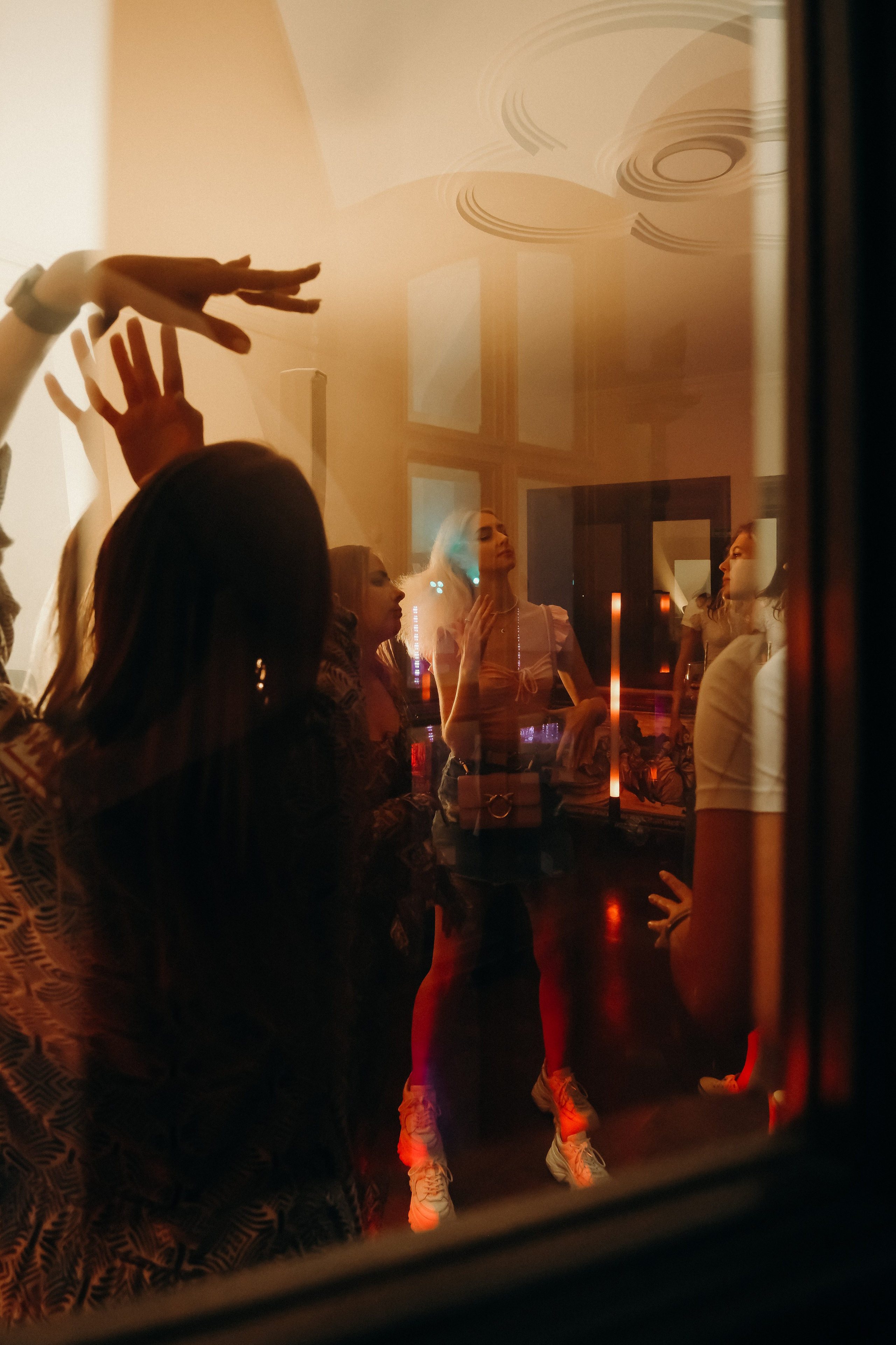 Pool party in  High Villa.  Cascais Sintra Lisbon. Валерія Сичова. Сімейний та репортажний фотограф в Португаліі