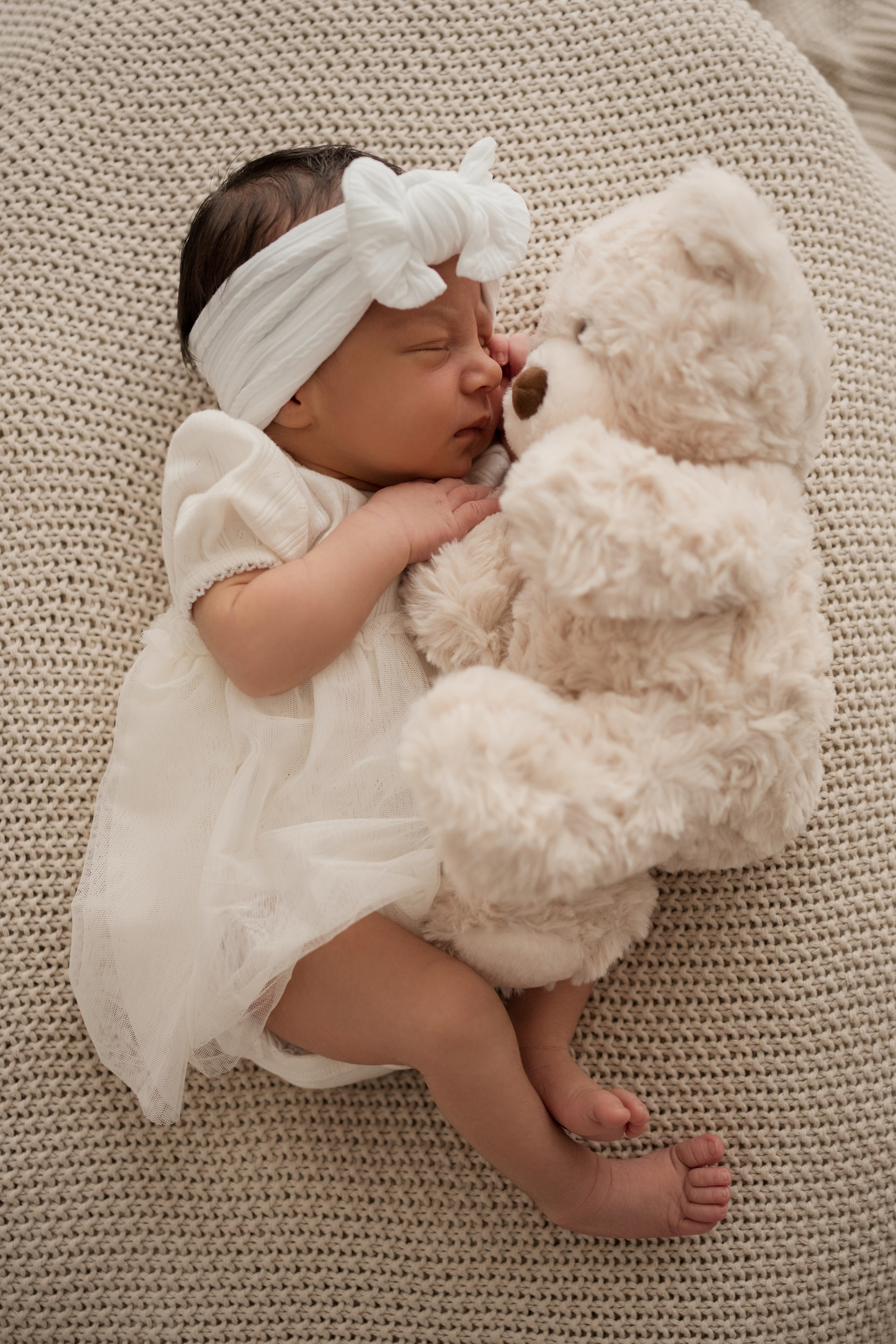Sweet first days. Angela Iakovleva — Family Photographer in Dubai