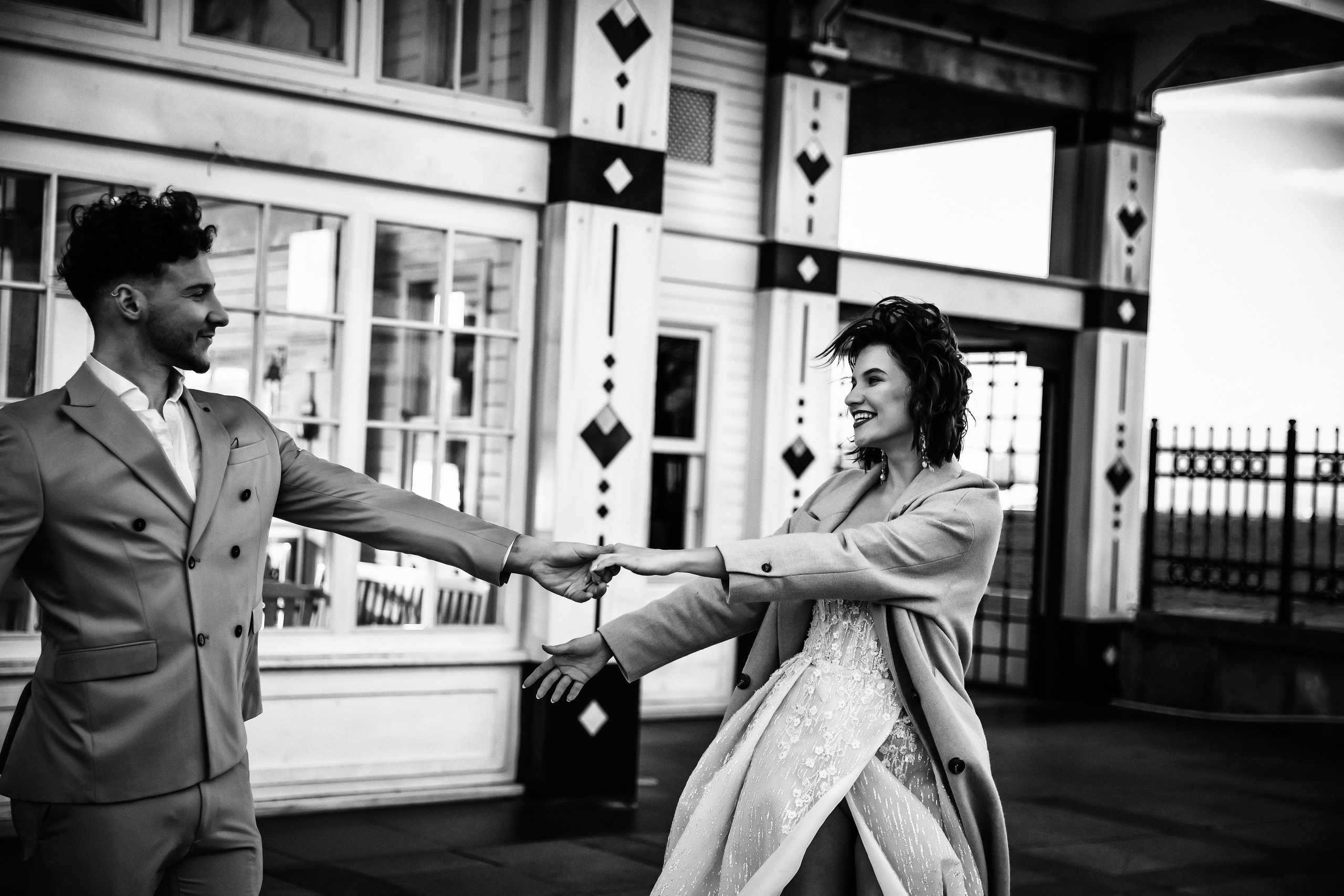 Romantic seaside wedding photos on the Bosphorus – photographer Spain and Italy.