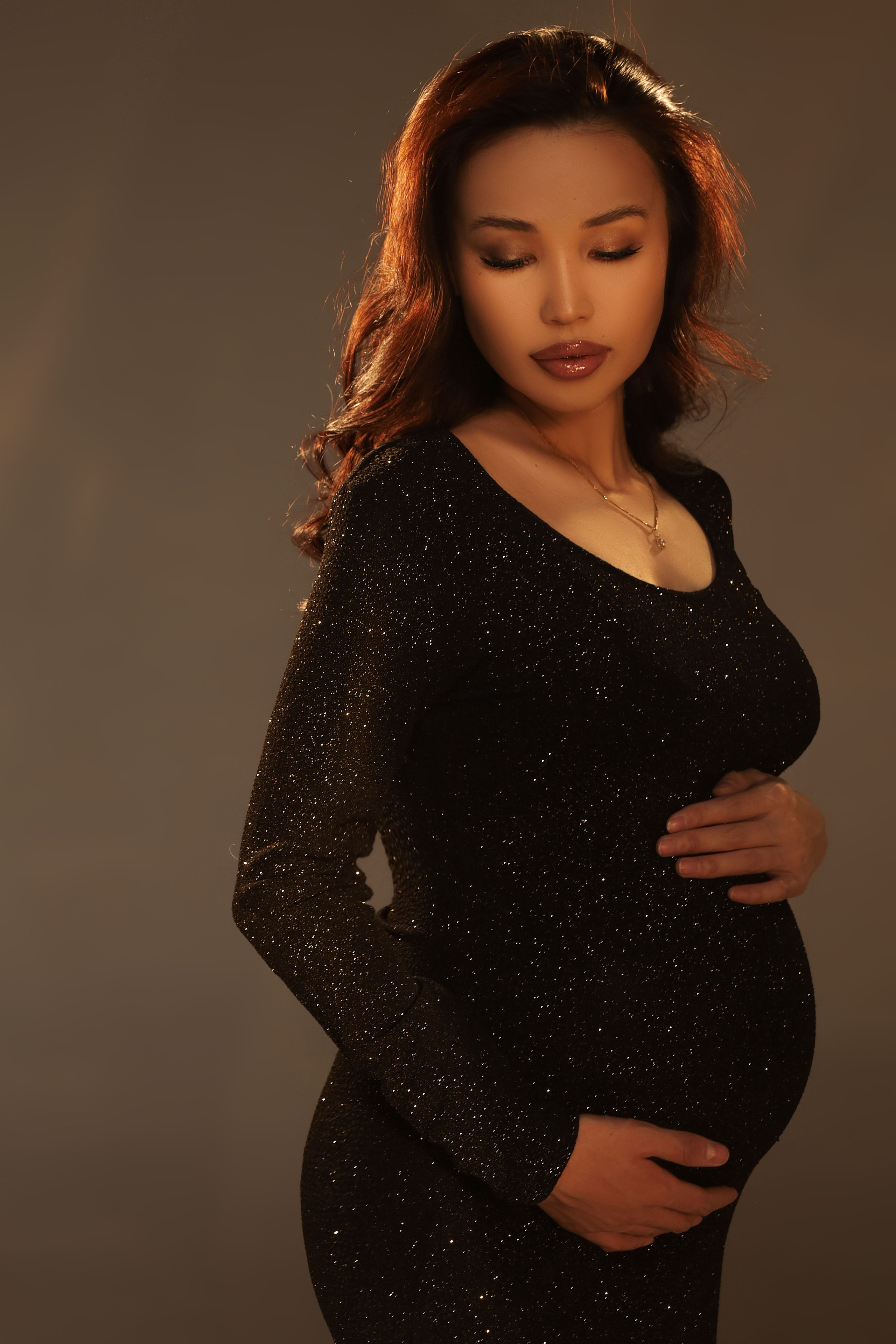 черное платье с люриксом,очень красивое,люрикс создает эффект сияния,размер S\M\L