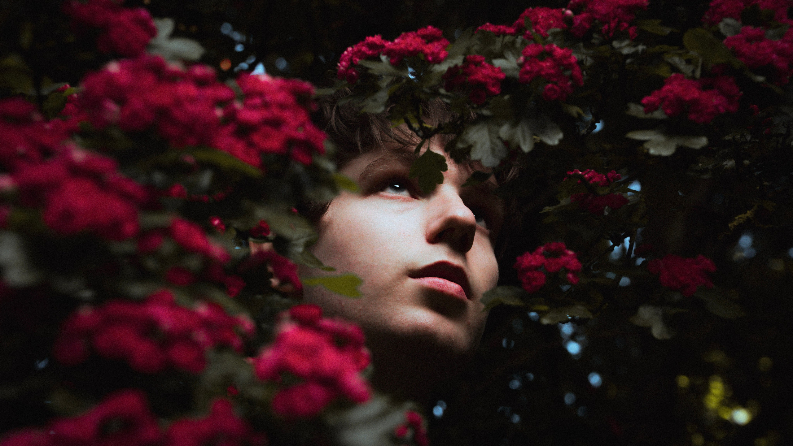 Kaamera ühel või teisel küljel. Meeste ja naiste fotograaf Tallinnas Anna Sipari