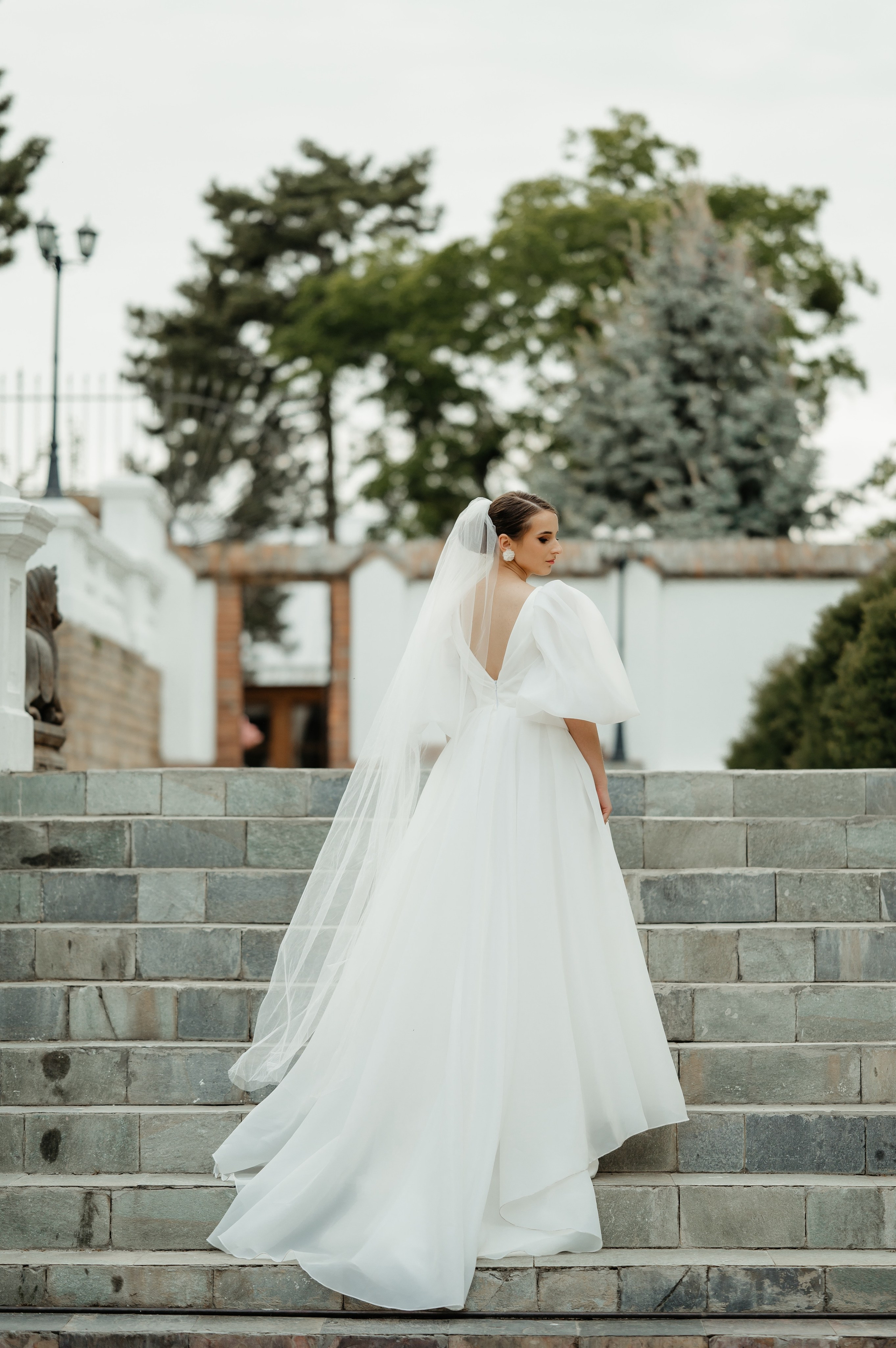 Nunta restransa in luna mai, cu sedinta foto la Conac Polizu. Proud Vision Weddings | Wedding Photography & Film — Servicii profesionale Foto Video Nunta Iasi