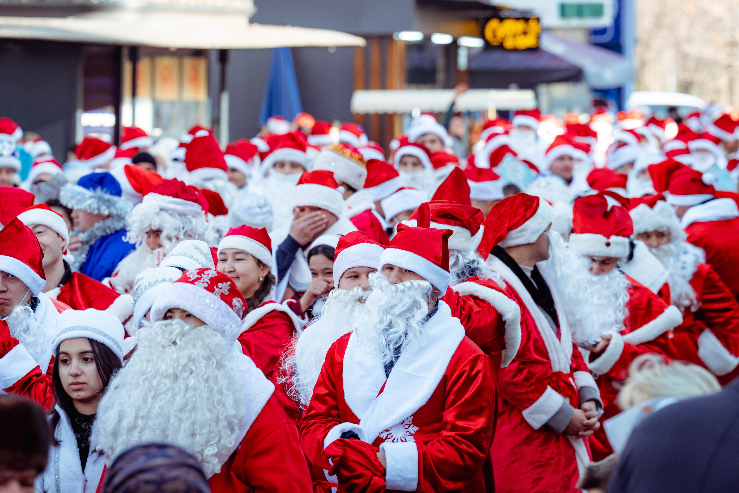 Парад Дедов Морозов. Георгий Намазов | Фотограф в Ташкенте