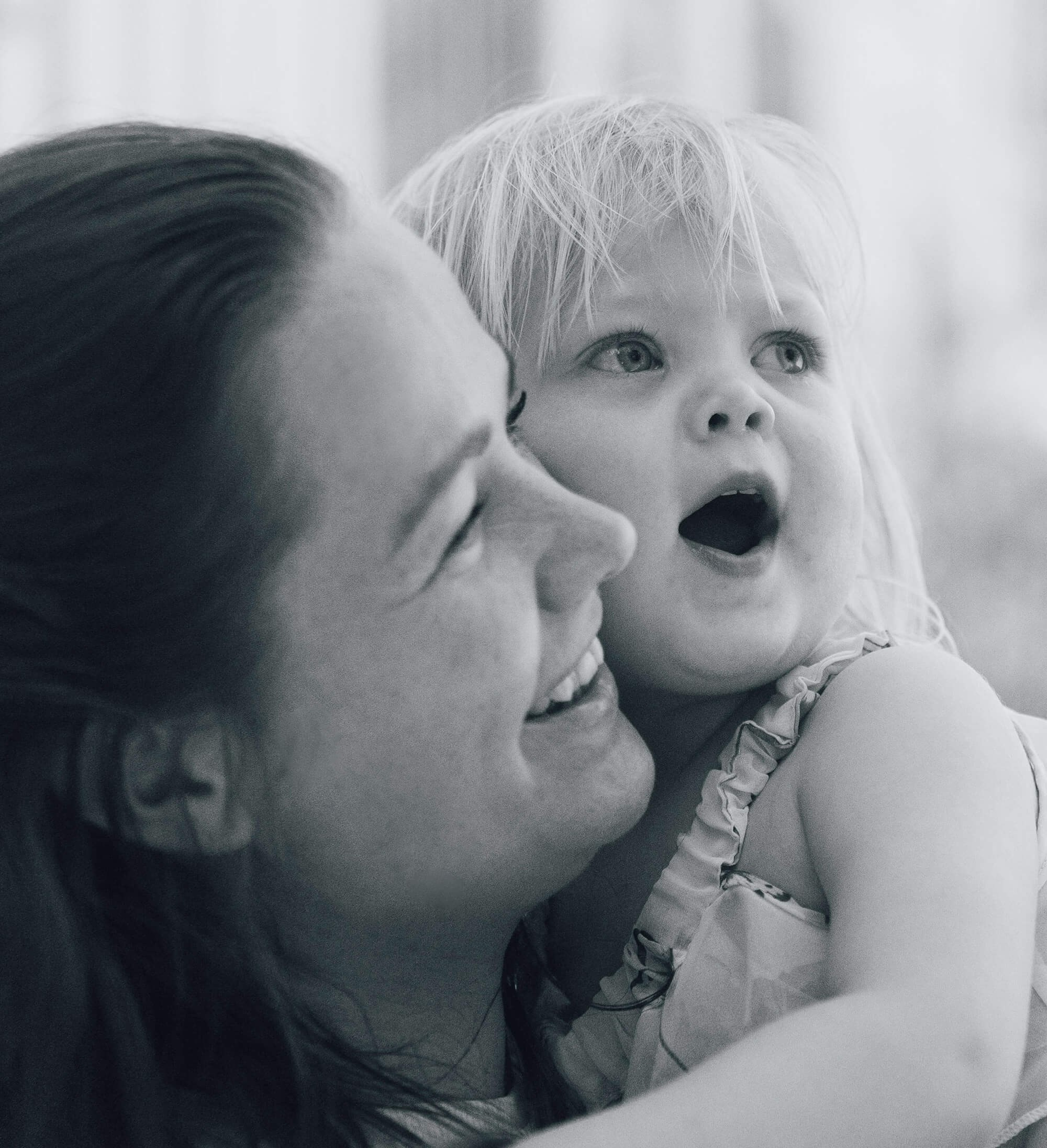 Portrett av mor og datter under fotografering i Porsgrunn