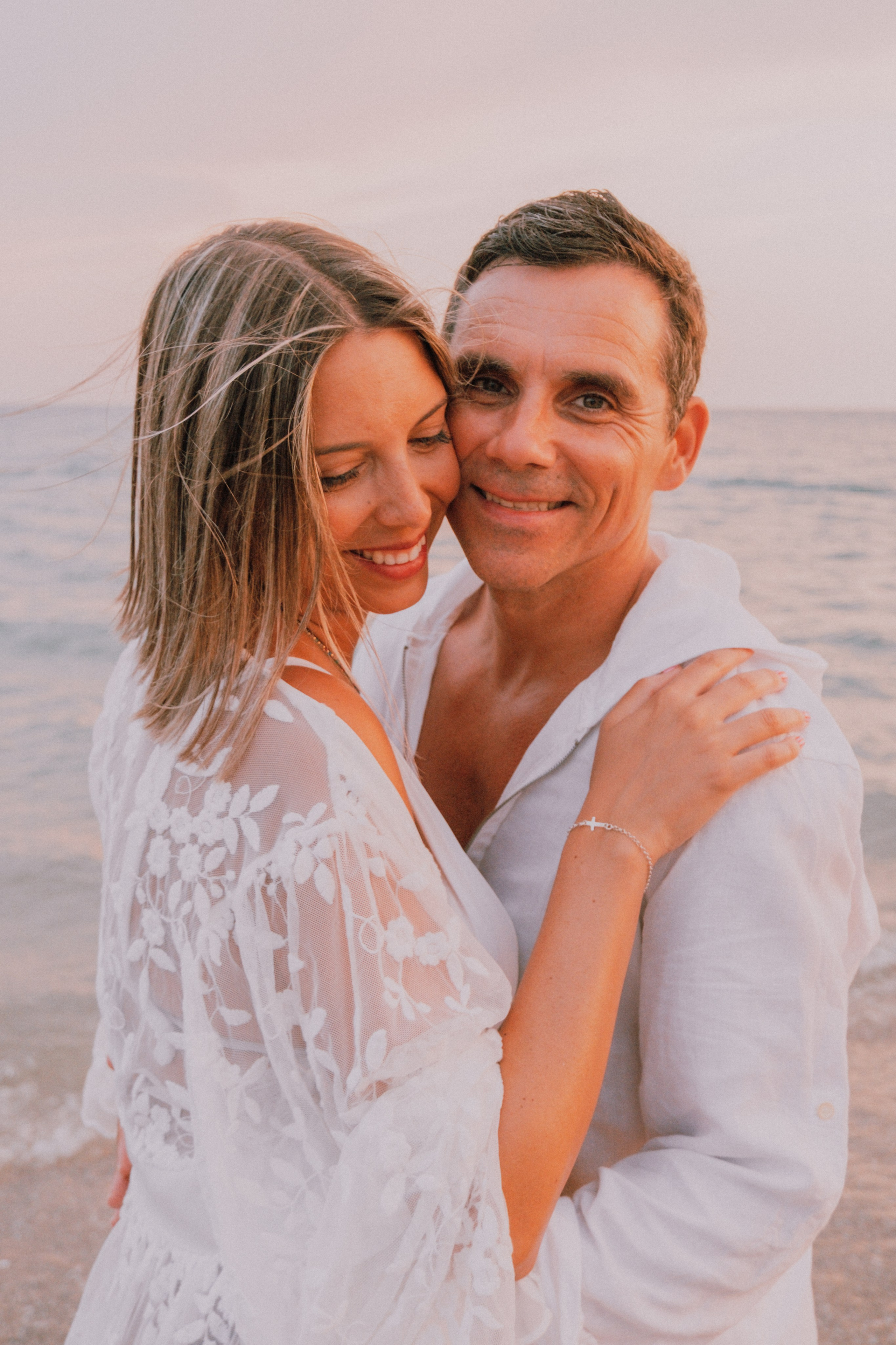 Sesión embarazo en la playa. Fotografía profesional en Calafell - Elena Medvedeva