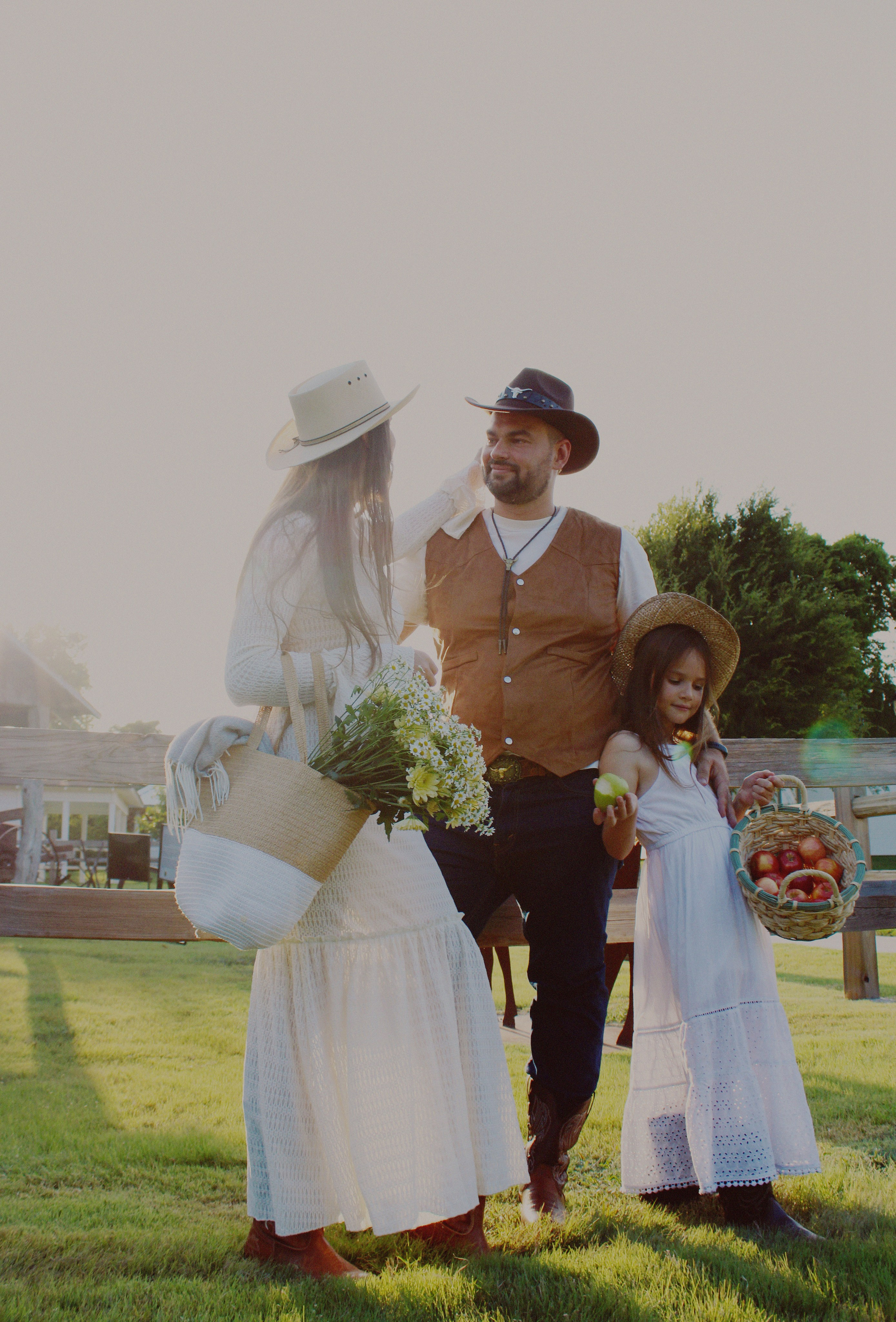 Texas Countryside Family Photoshoot in Cowboy Style. Lana Petrychenko — Portrait & Family Photographer. Valencia, Spain