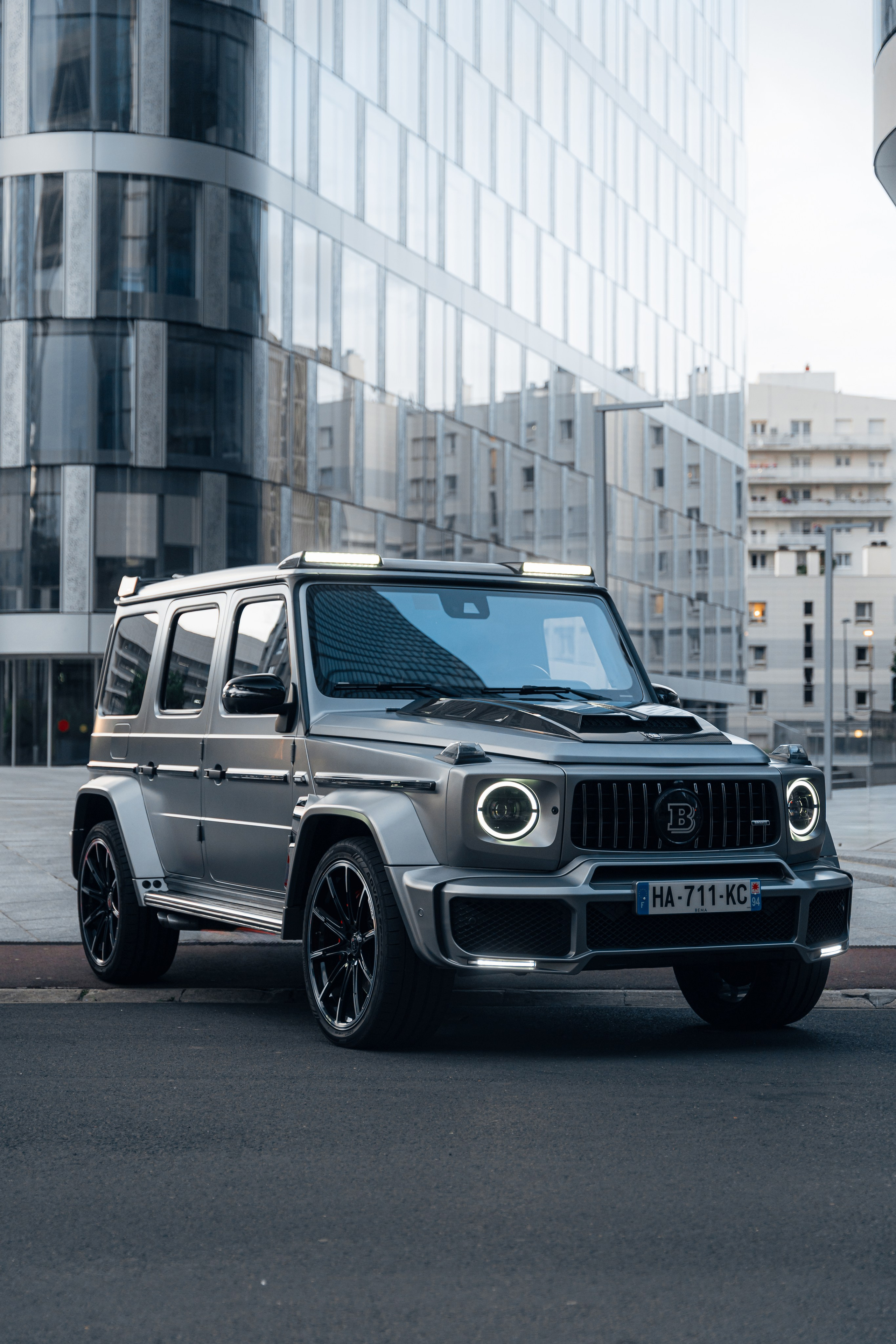 Mercedes G63 La Defense. Photographer in Paris — Vitalii Motruk