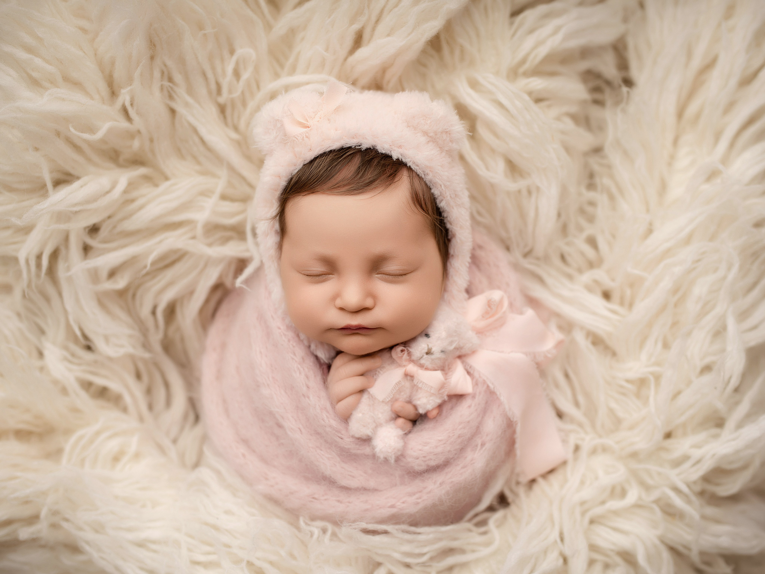 Esu Aleksandra naujagimių ir kudikių fotografė iš Vilniaus