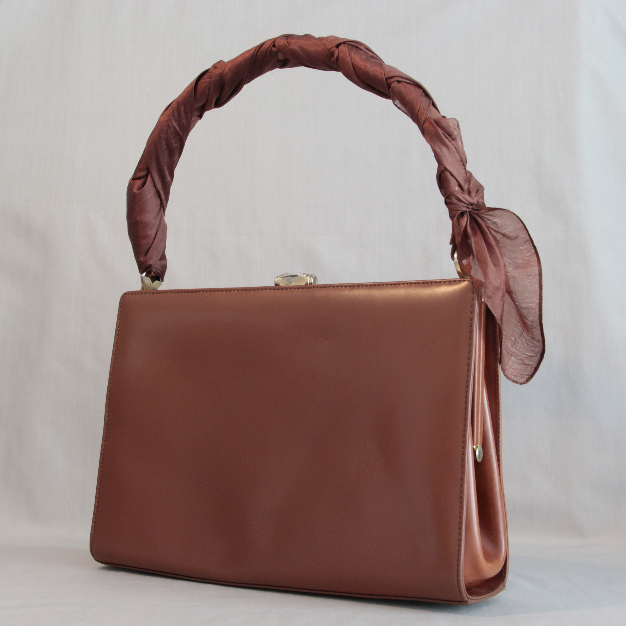 Bag1. Современнные и актикварные украшения в Барселоне, Москве и Санкт-Петербурге