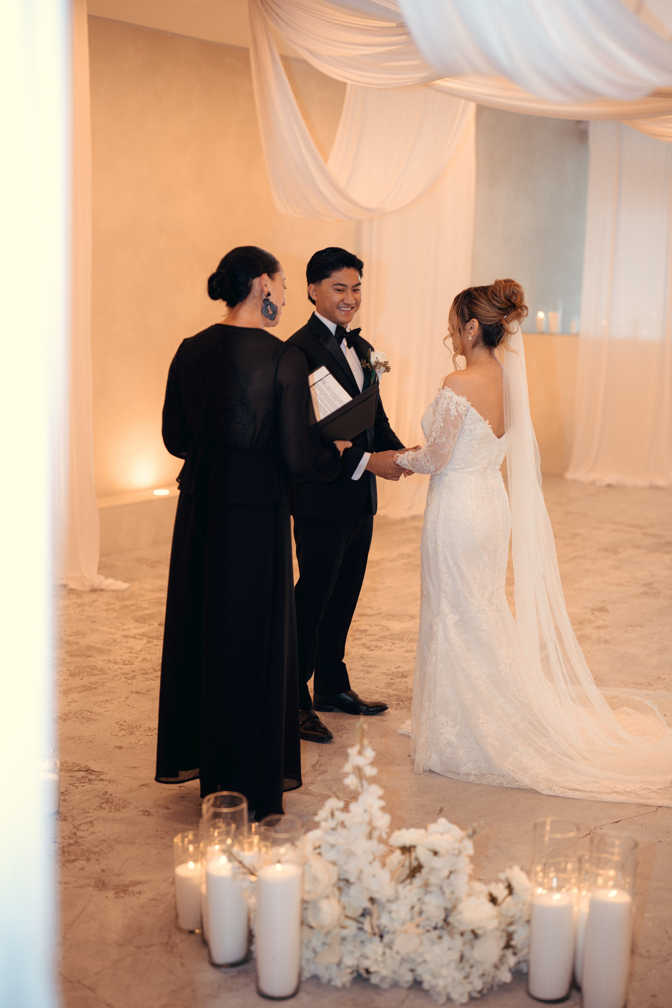 A&R. Wedding & elopement photographer Viktoriya Kravtsov. Las Vegas