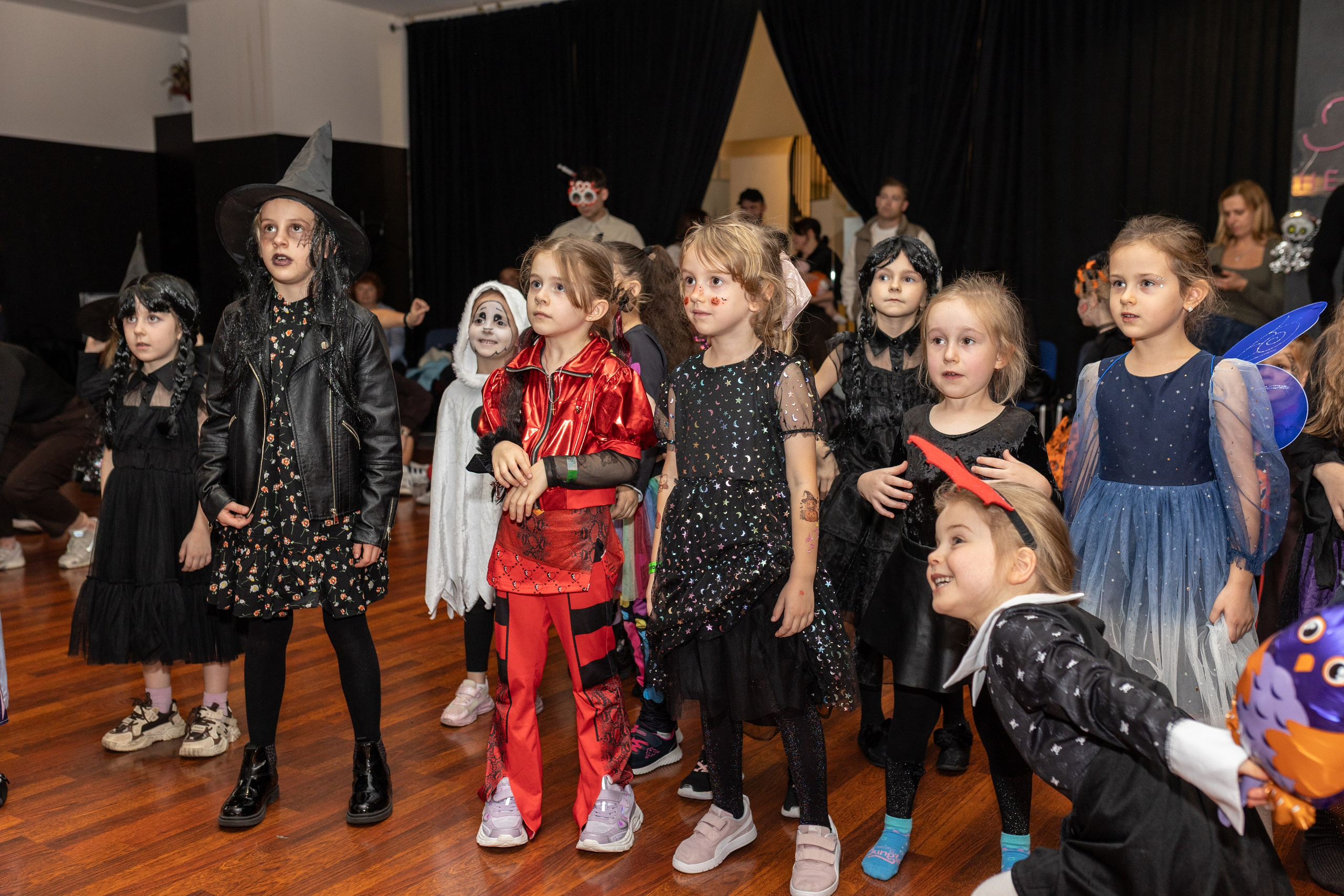 Leo dance studio Helloween 2025. Семейный и детский фотограф в Варшаве Мила Бобровская