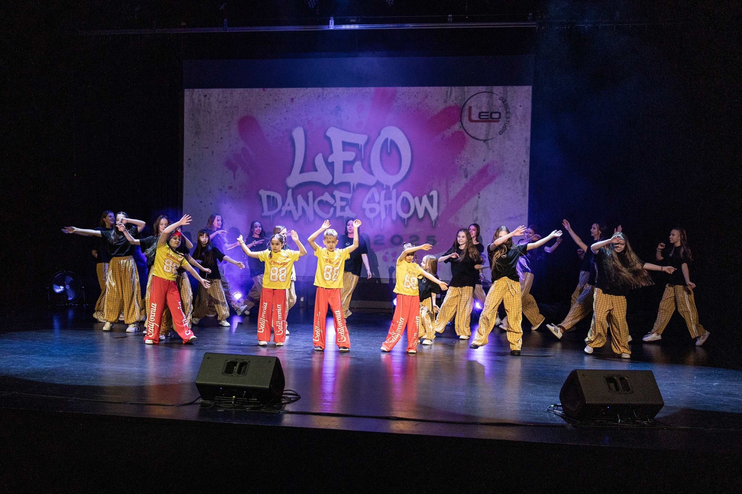 LEO DANCE SHOW WINTER 2025. Семейный и детский фотограф в Варшаве Мила Бобровская