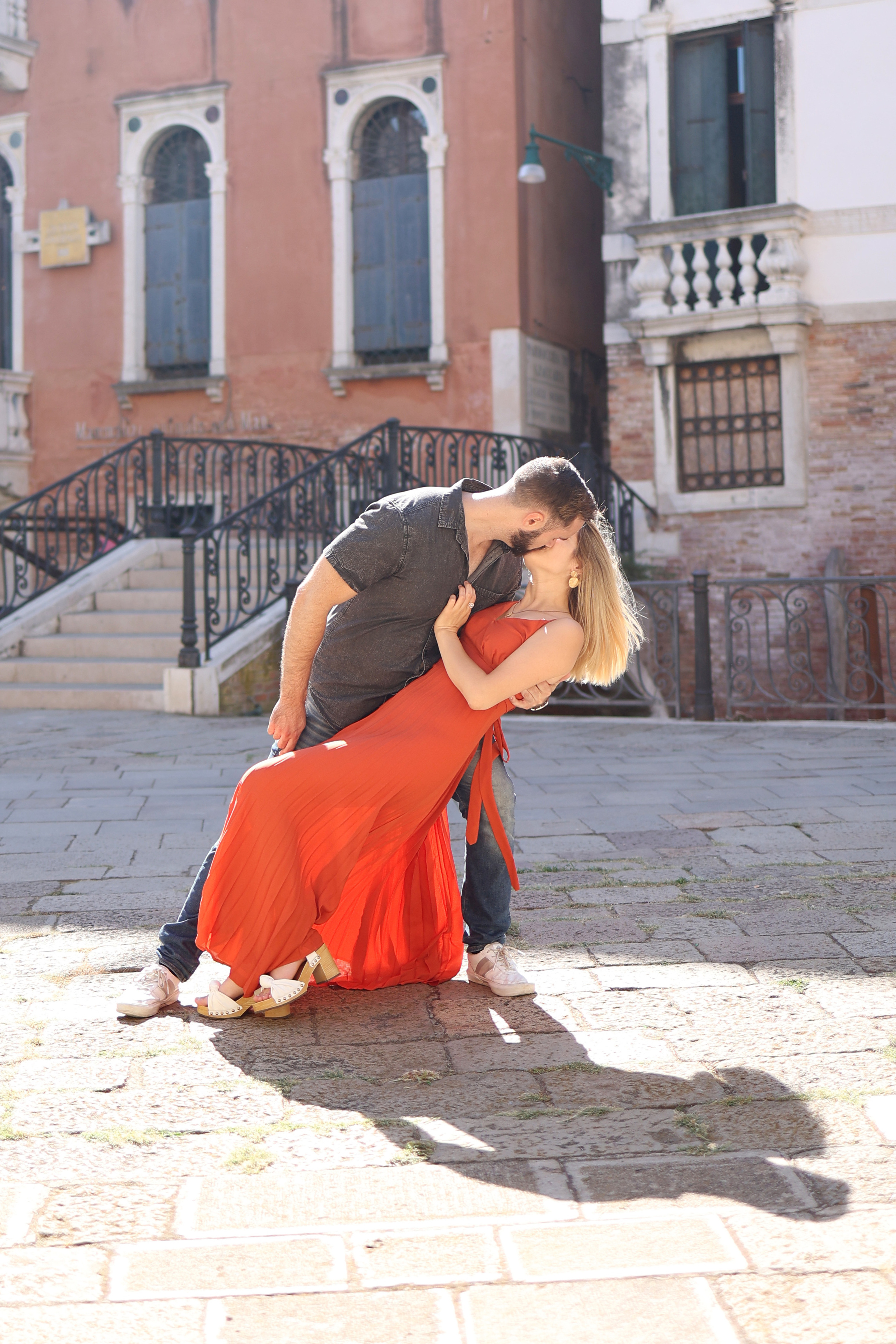 Poses ideas for couple  photoshoot