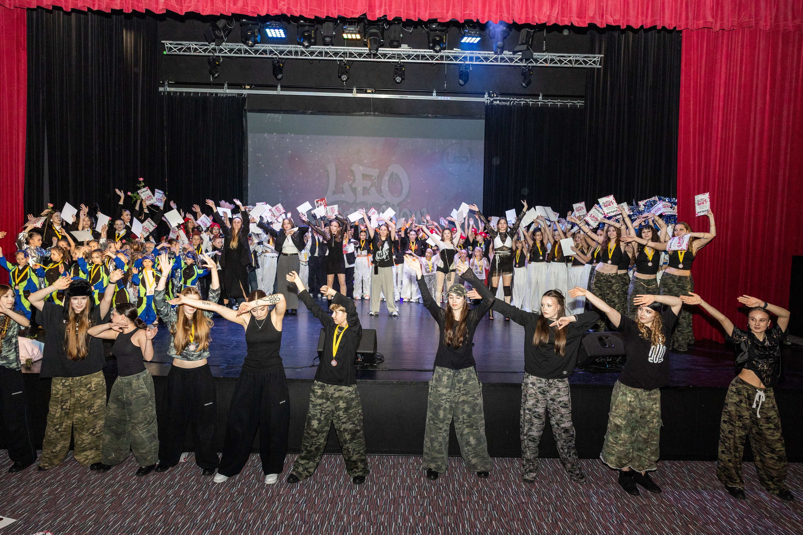 LEO DANCE SHOW WINTER 2025. Семейный и детский фотограф в Варшаве Мила Бобровская