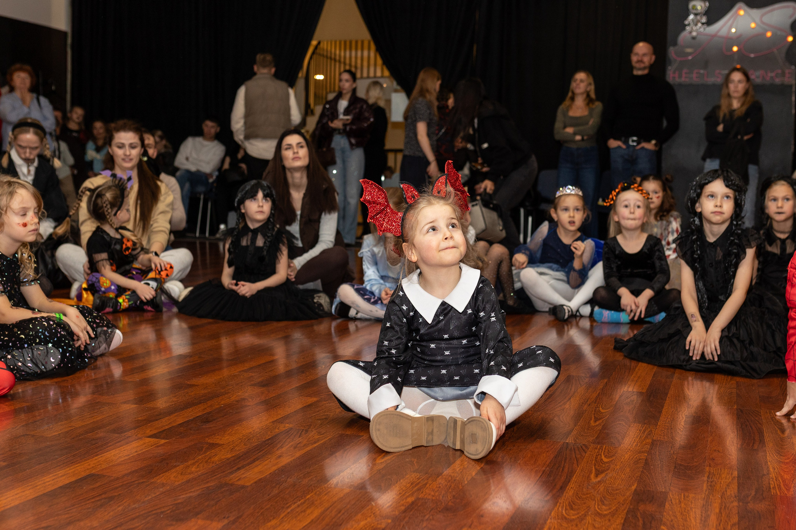 Leo dance studio Helloween 2025. Семейный и детский фотограф в Варшаве Мила Бобровская