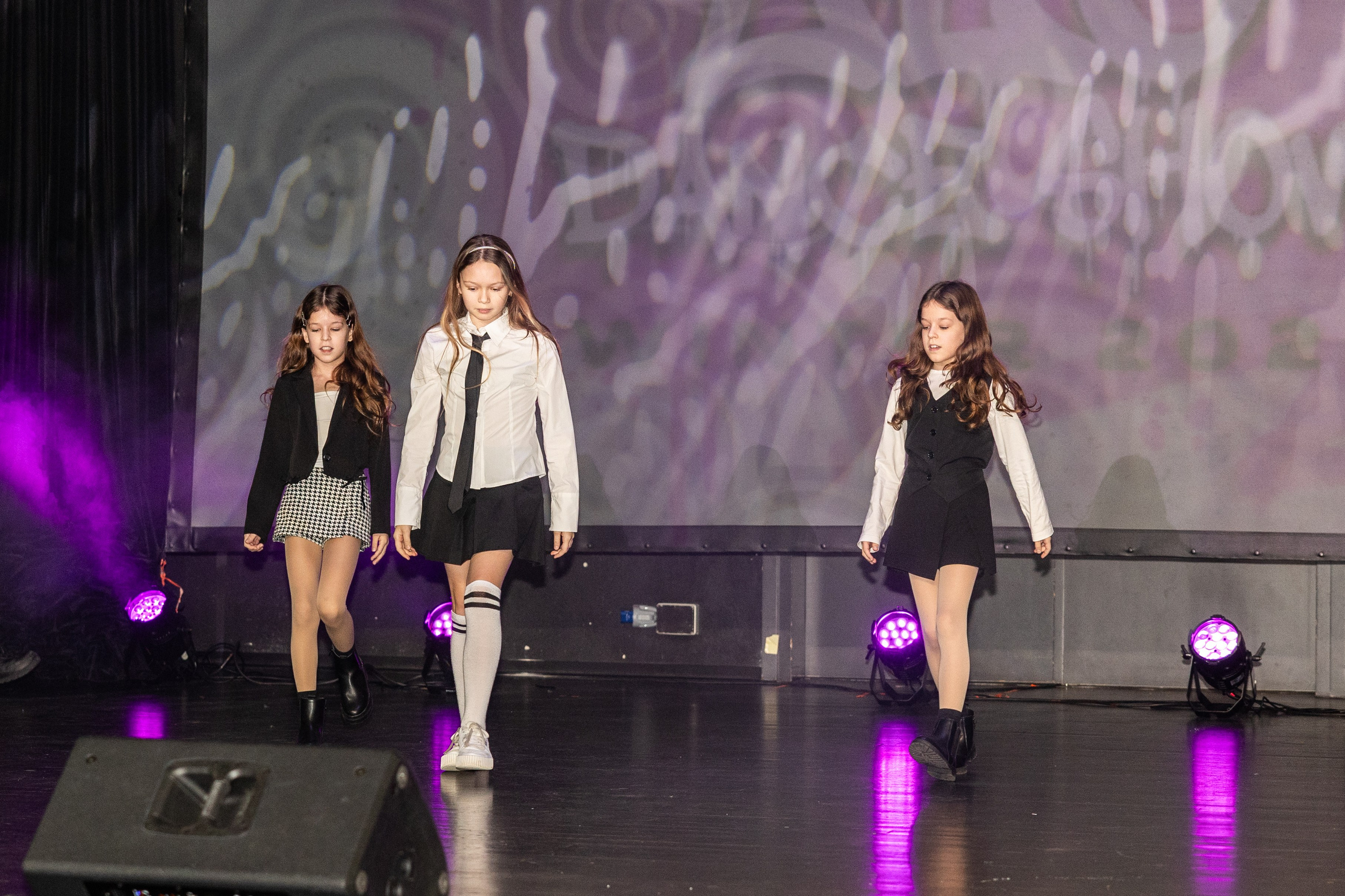 LEO DANCE SHOW WINTER 2025. Семейный и детский фотограф в Варшаве Мила Бобровская