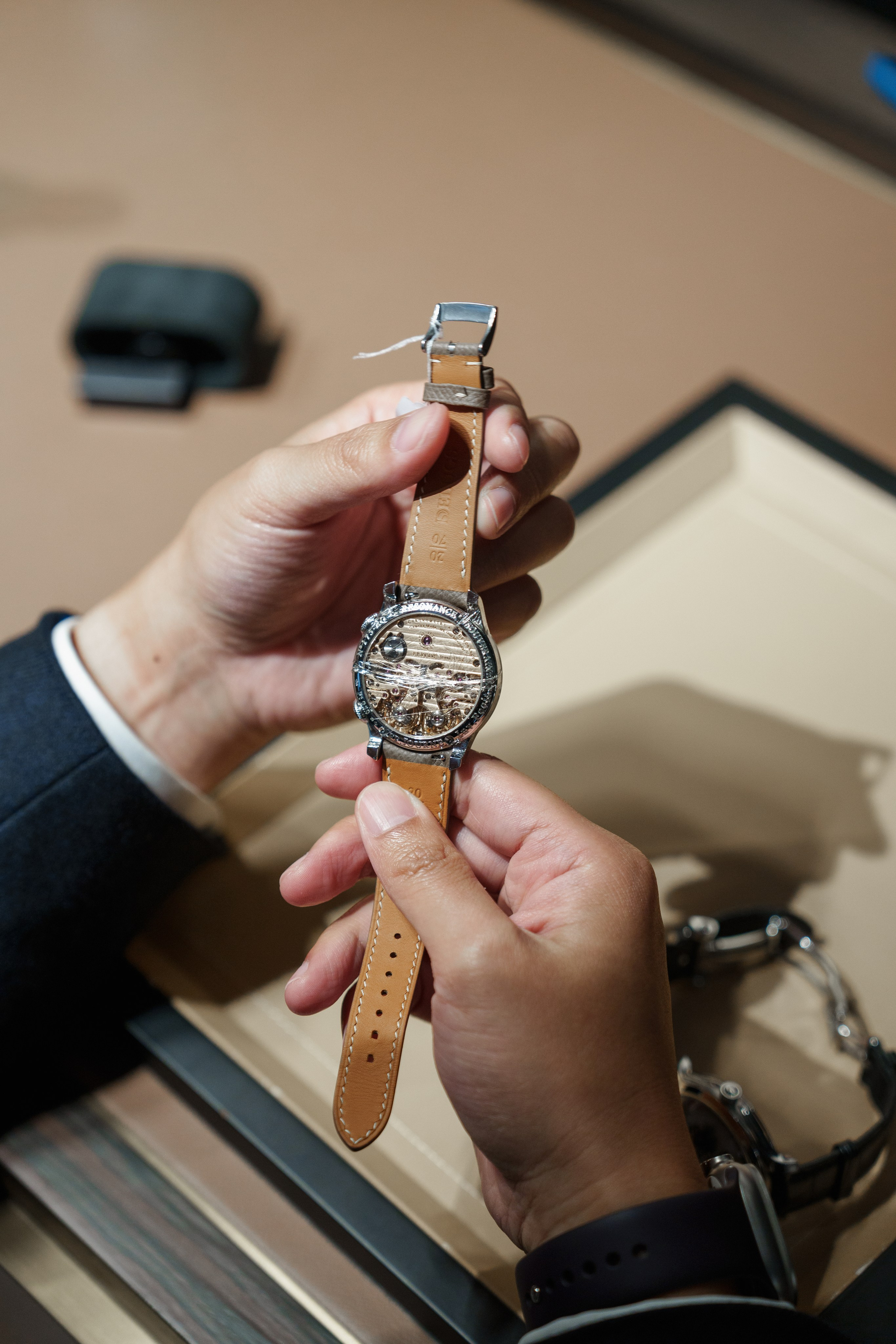 WATCHBOX. ФОТОГРАФ В ГОНКОНГЕ (СВАДЬБЫ, FASHION, СЕМЕЙНЫЕ, МЕРОПРИЯТИЯ, ФОТОПРОГУЛКИ)